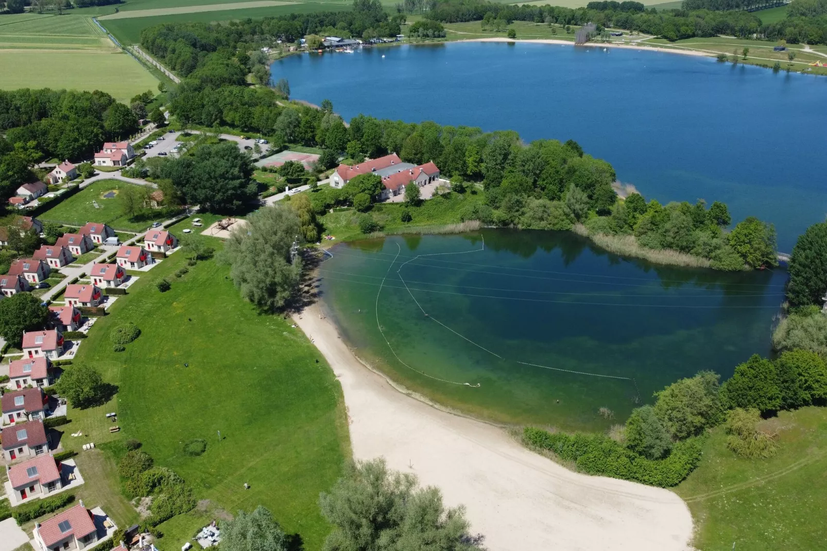Vakantiepark 't Broeckhuys 1-Park facilities