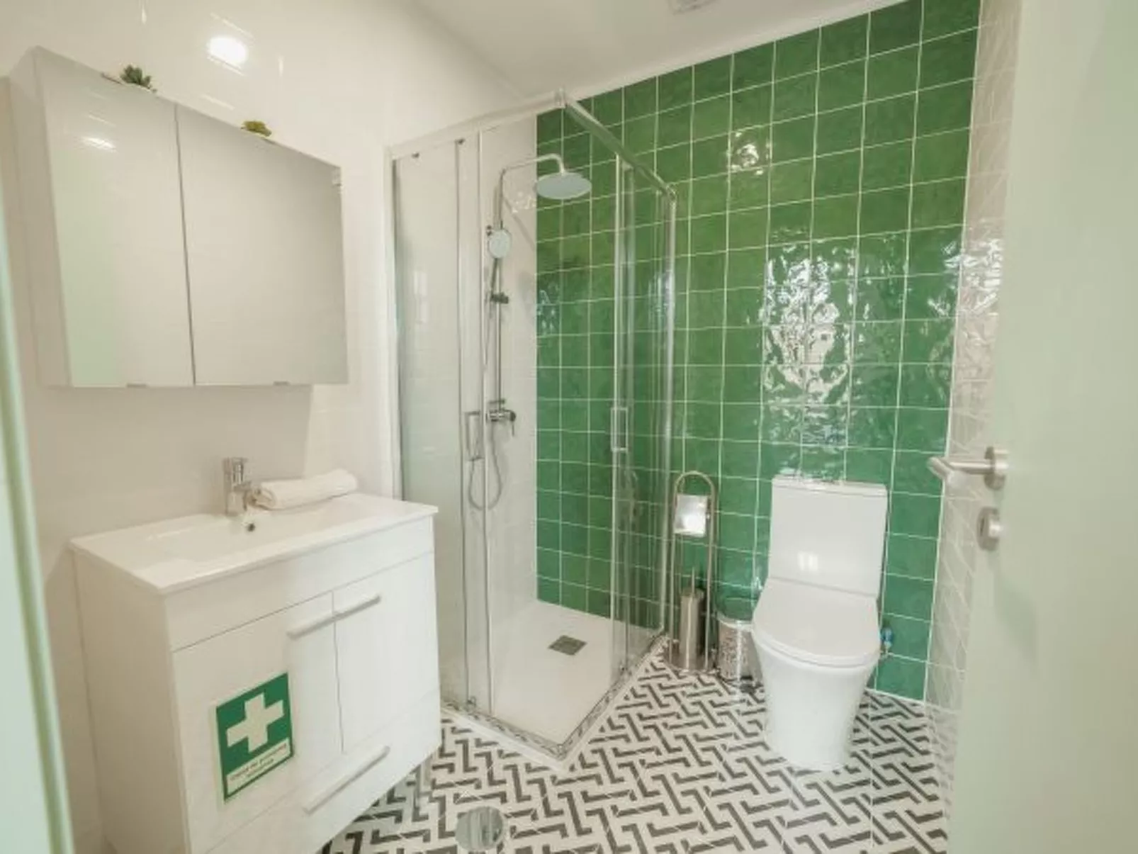 DOWNTOWN SUITE E by VACATIONY