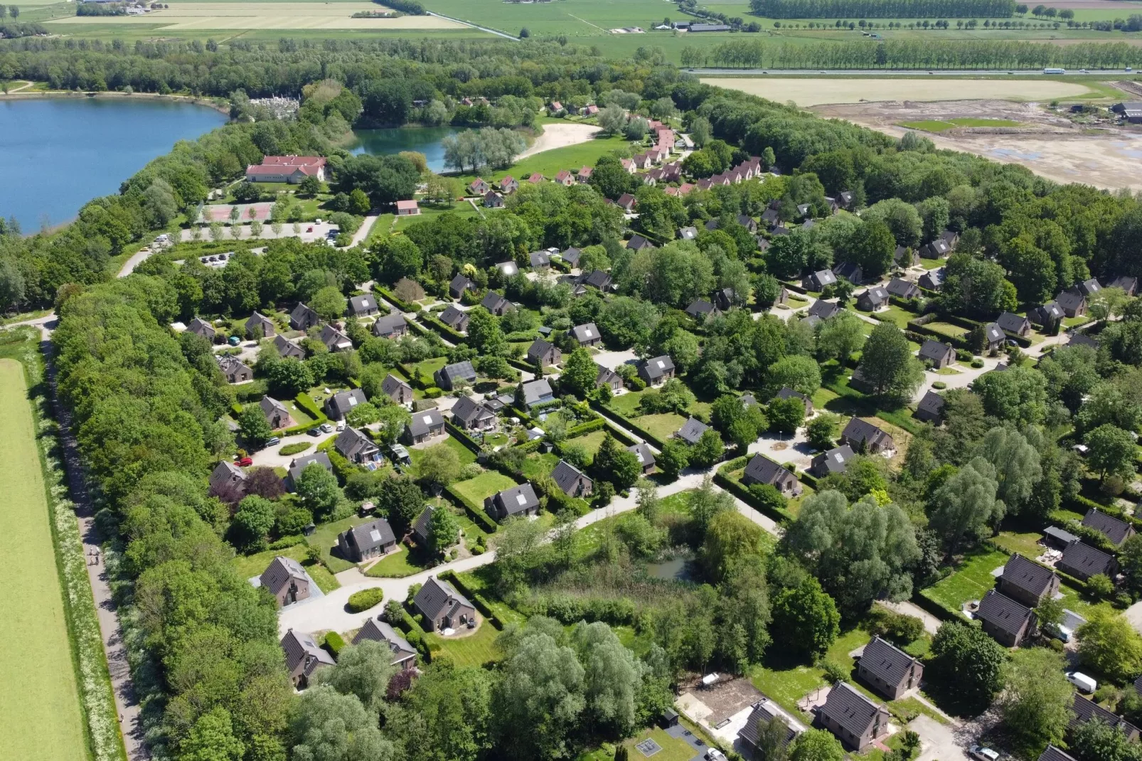 Vakantiepark 't Broeckhuys 1-Areas summer 1km