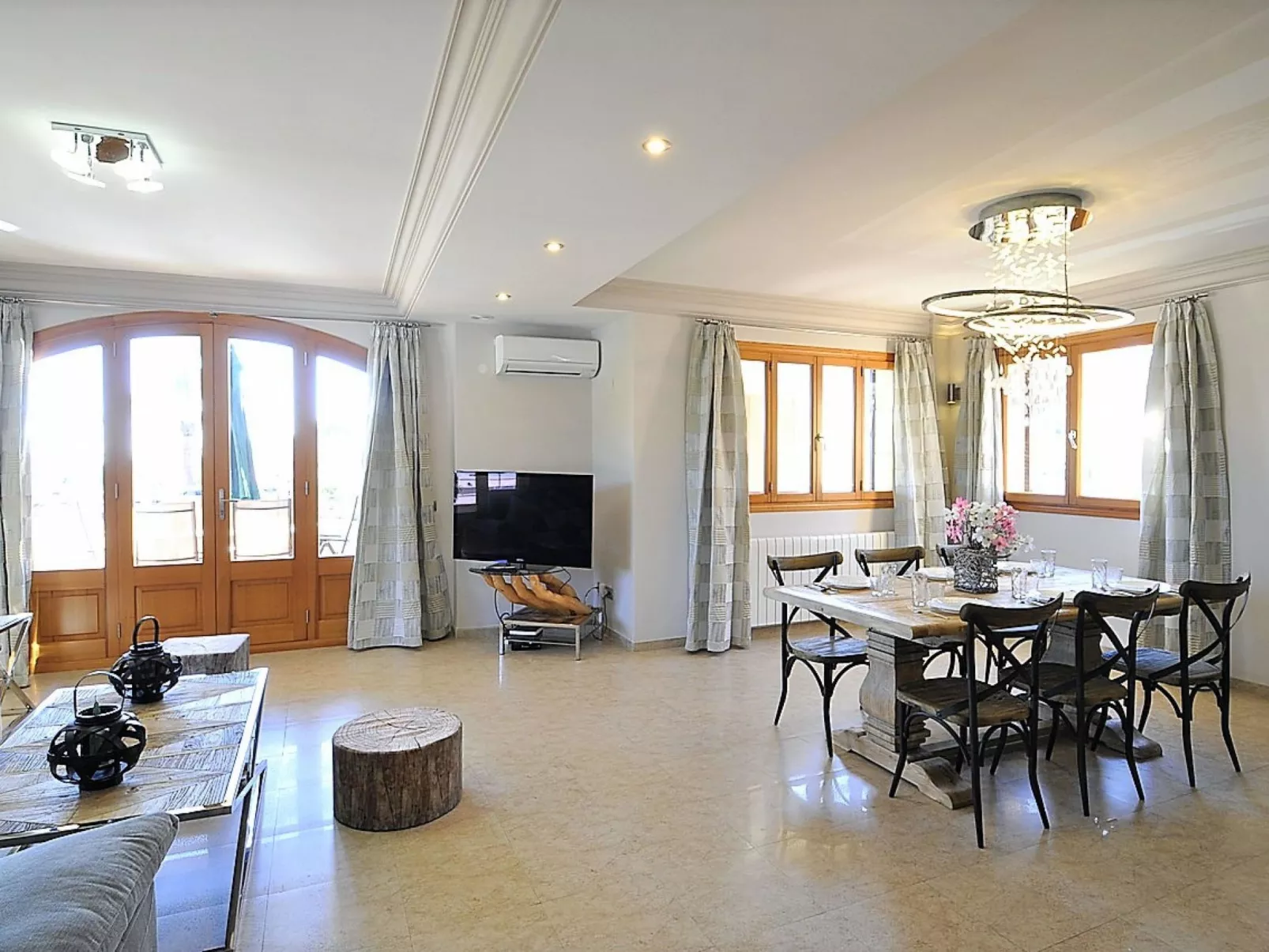 LAS COLUMNAS- Chalet al lado de la playa, wifi , piscina y bbq. Todos los publi