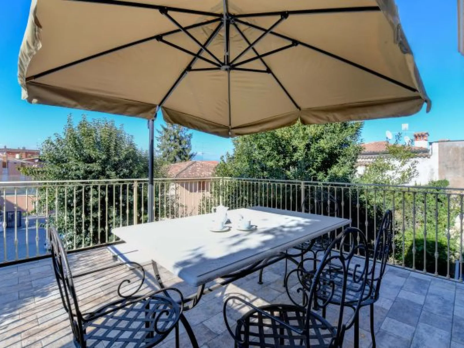 DesenzanoLoft : La Vite Luxury Appartment 1 CIN IT017067C2HOLOZDF9