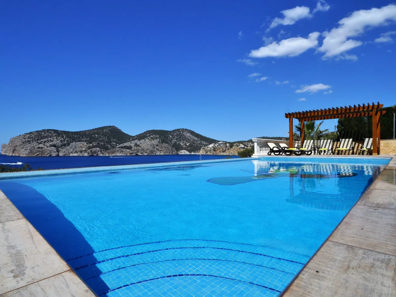 Villa CA TOTHOM con vistas al mar Camp de Mar para 8 personas (4 habitaciones)