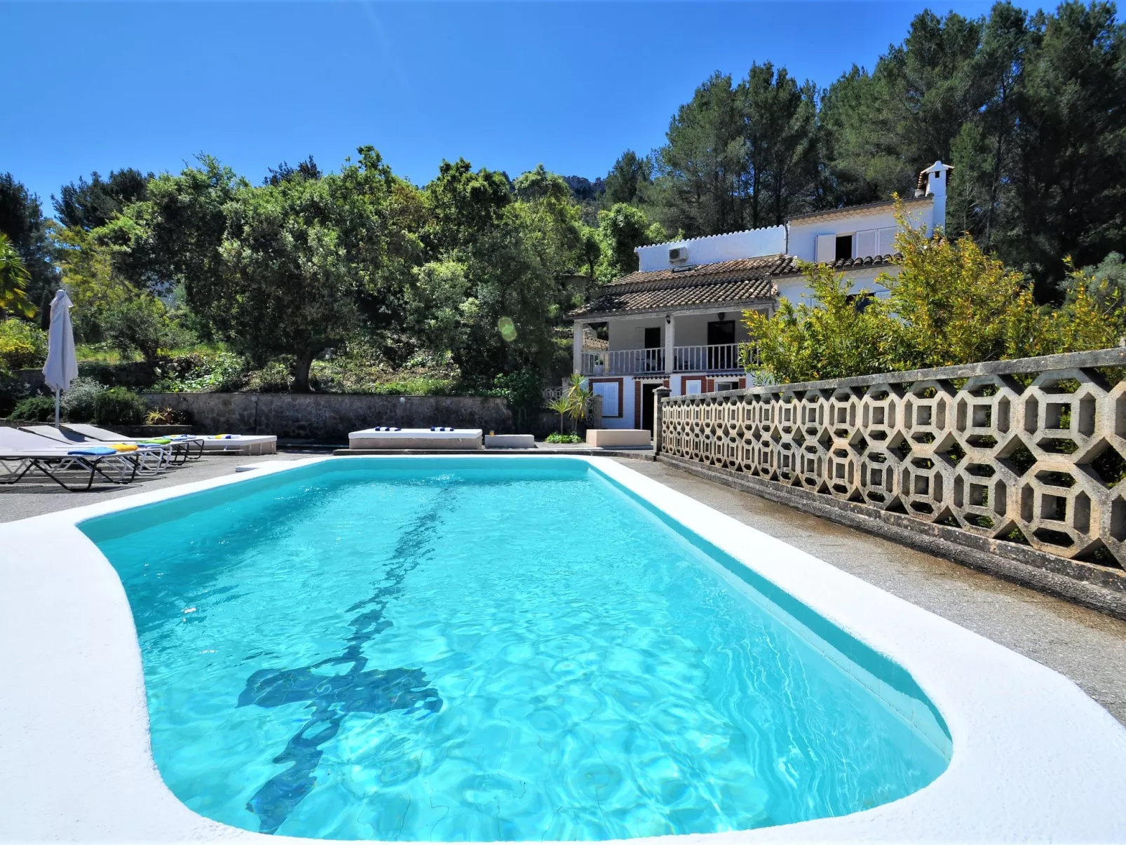 Villa con piscina privada, wifi, aire acondicionado y vistas a montaña ideal pa