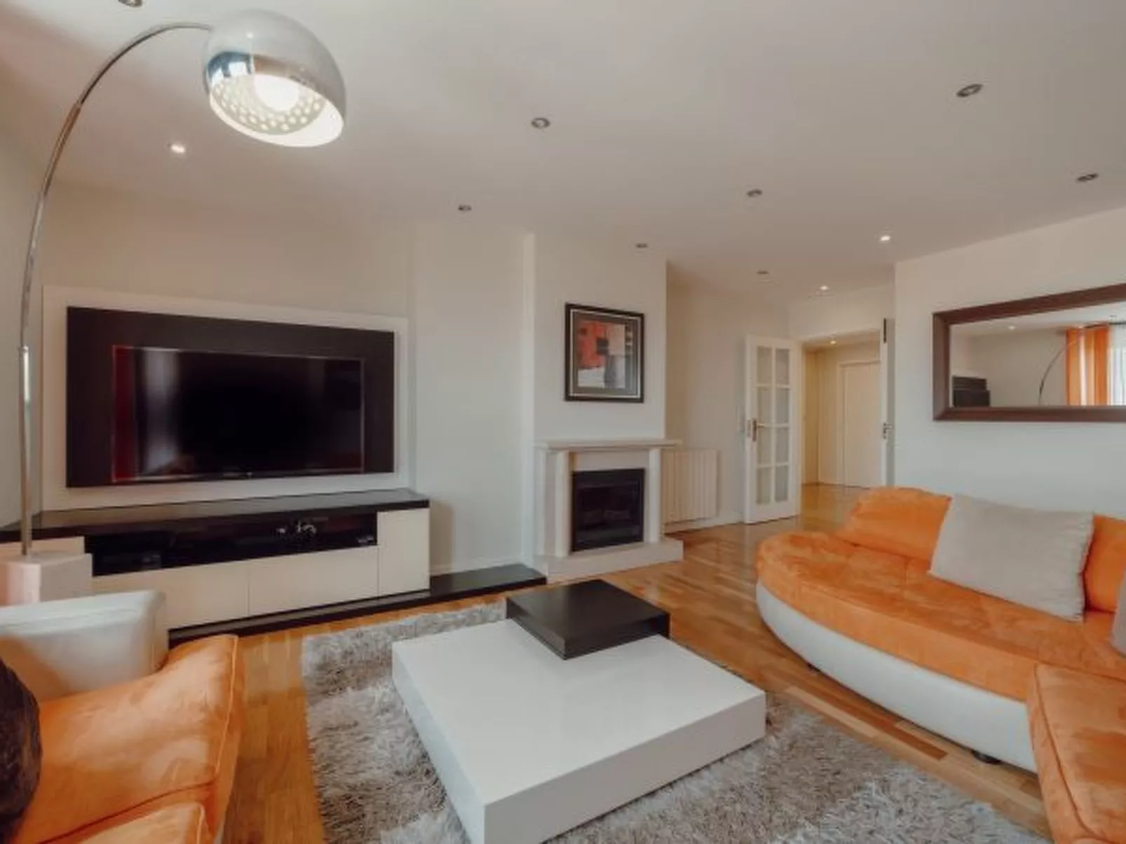 DOWNTOWN GRAND TOWER VIEW by VACATIONY