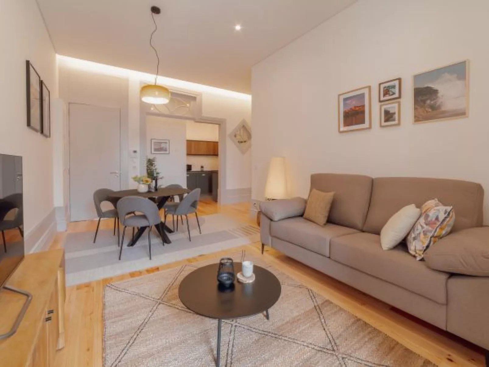 HEART OF PORTO APARTMENT D by VACATIONY