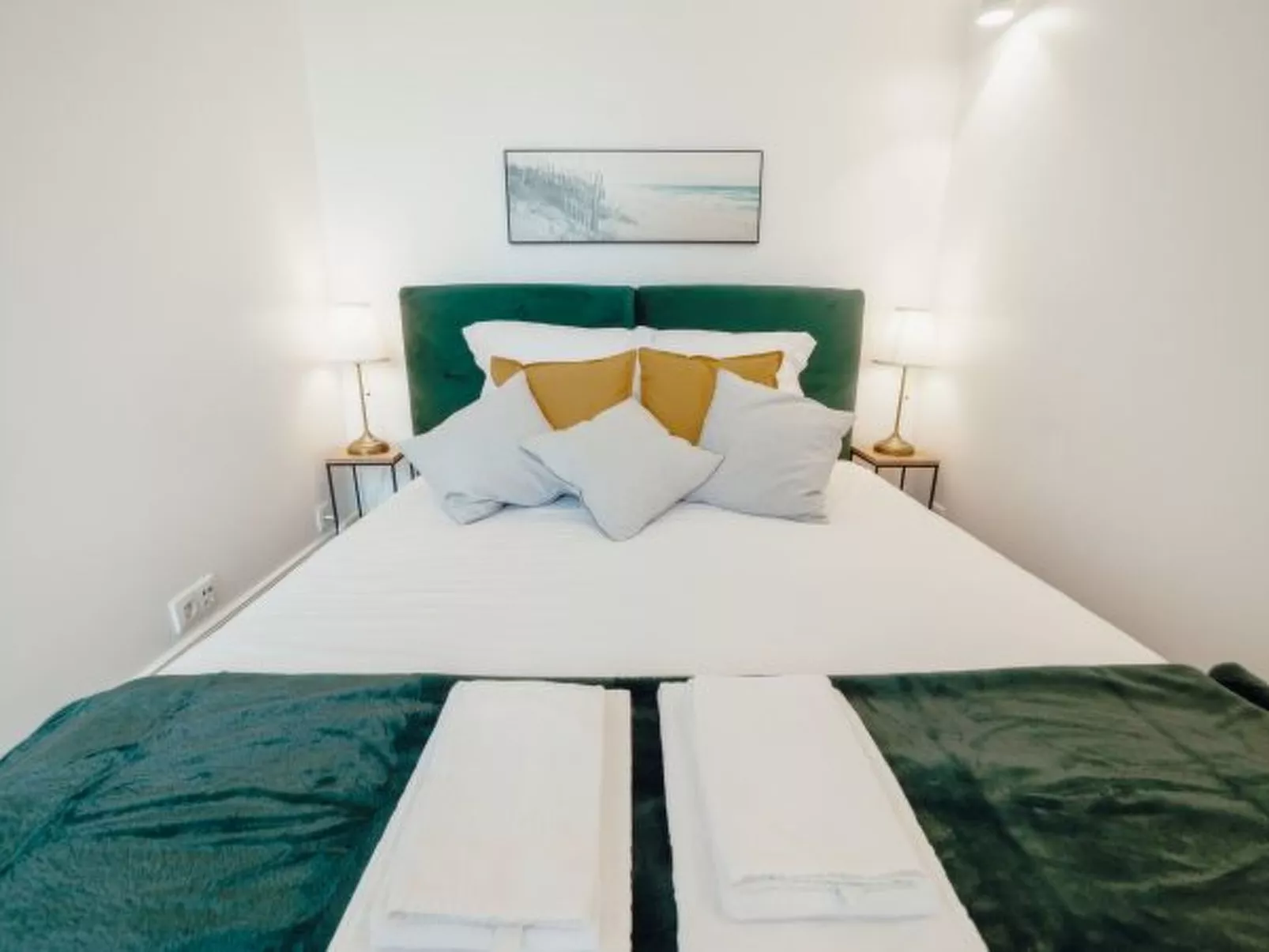 DOWNTOWN PREMIUM APARTMENT by VACATIONY