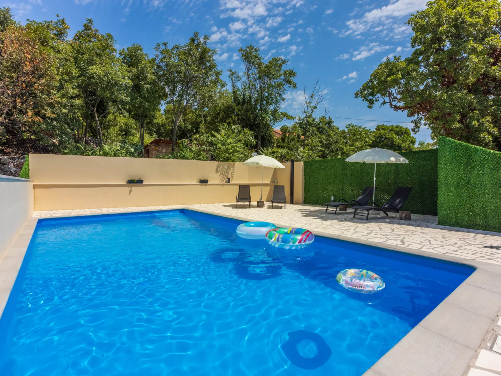 Raj - Inn / HR-10606-01