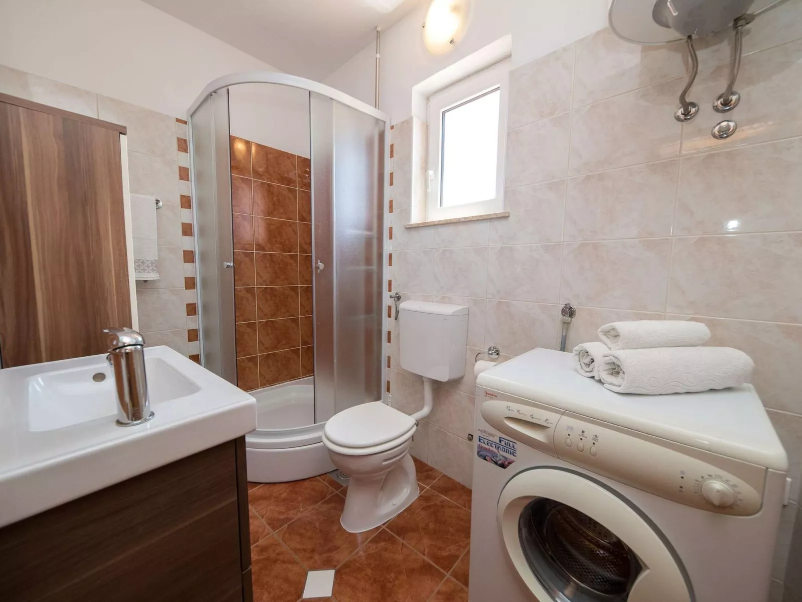 ADRIATIC 2.kat / HR-05738-03