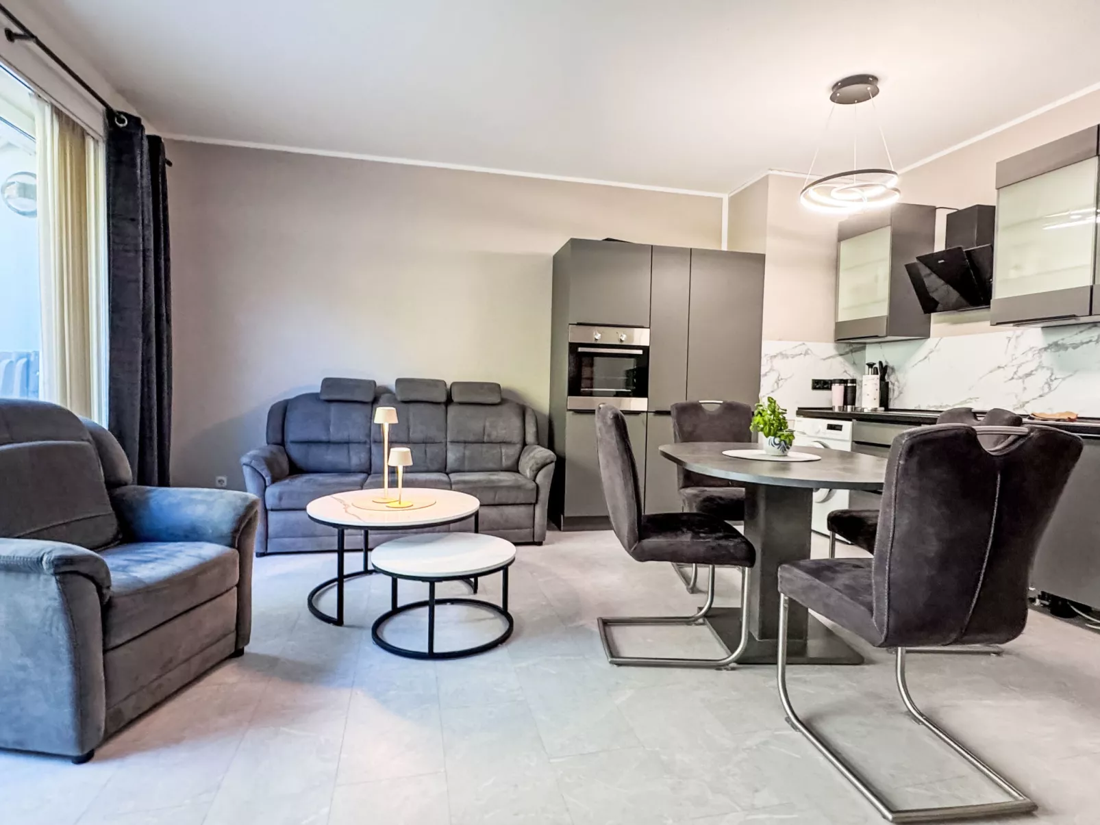 Glowe (GLW655) - Inside