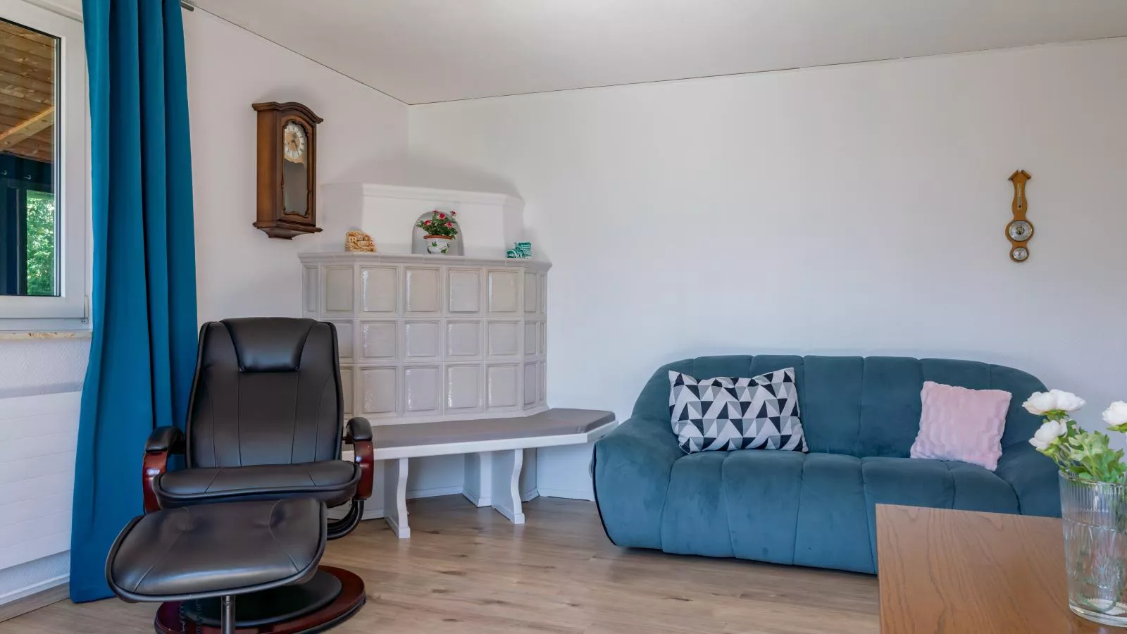 Jeremys-Living room