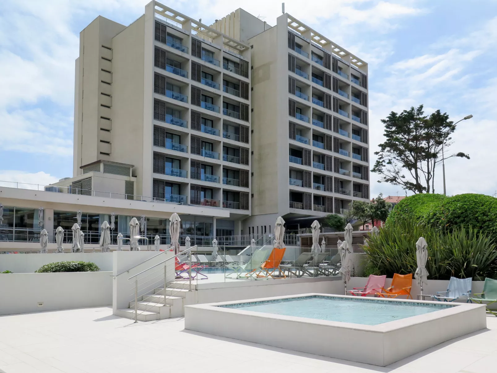 Le Grand Large - Outside