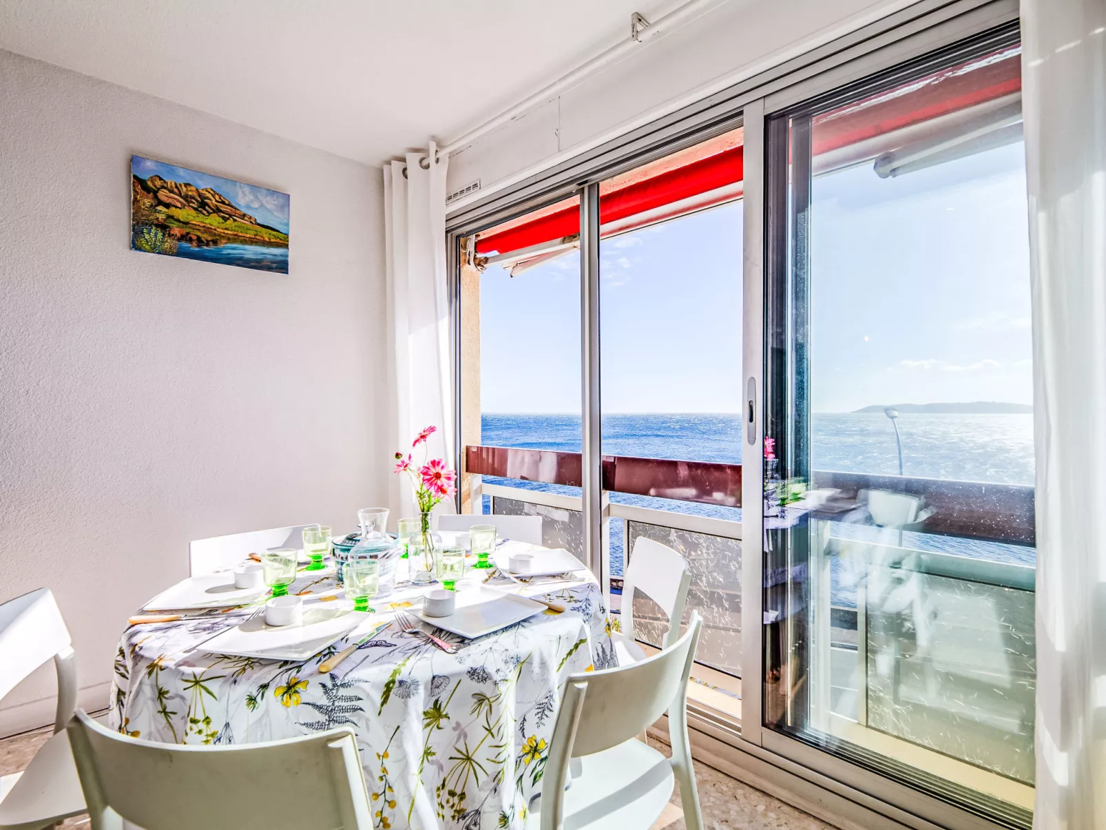 Le Grand Large - Inside