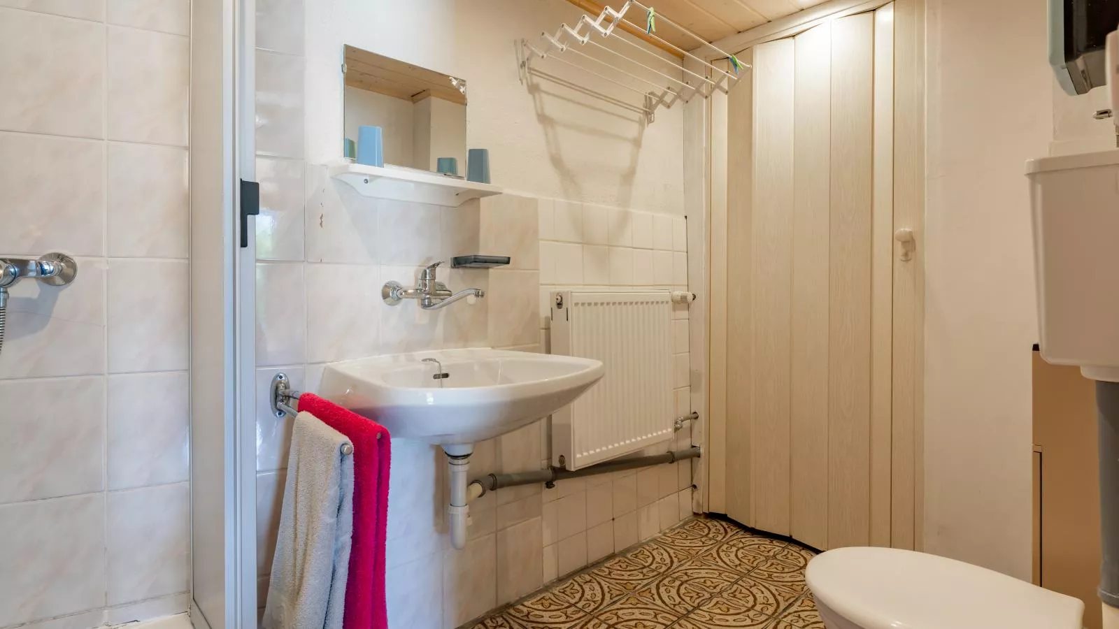 Jeremys-Bathroom