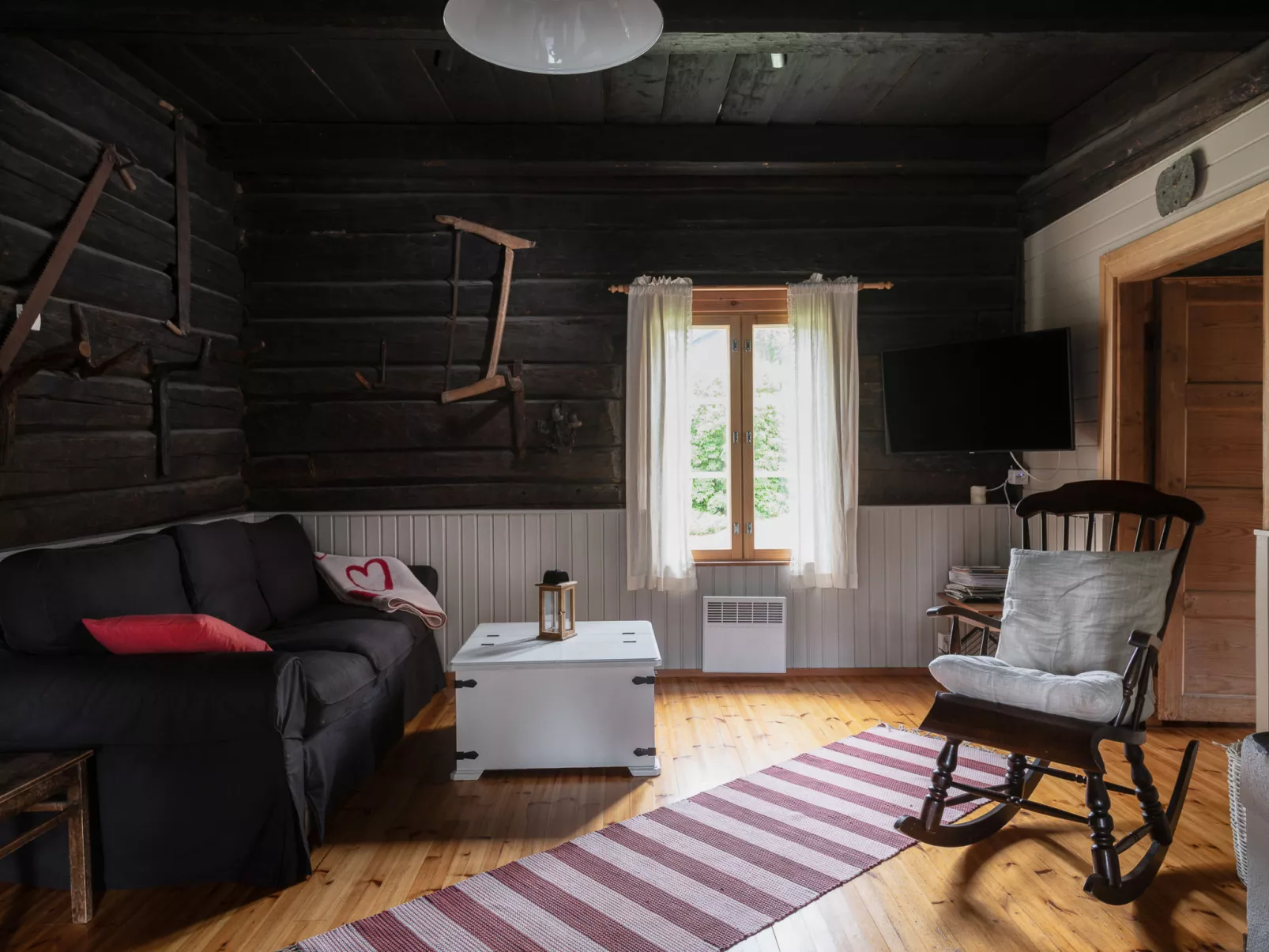 Virtaan väentupa - Inside