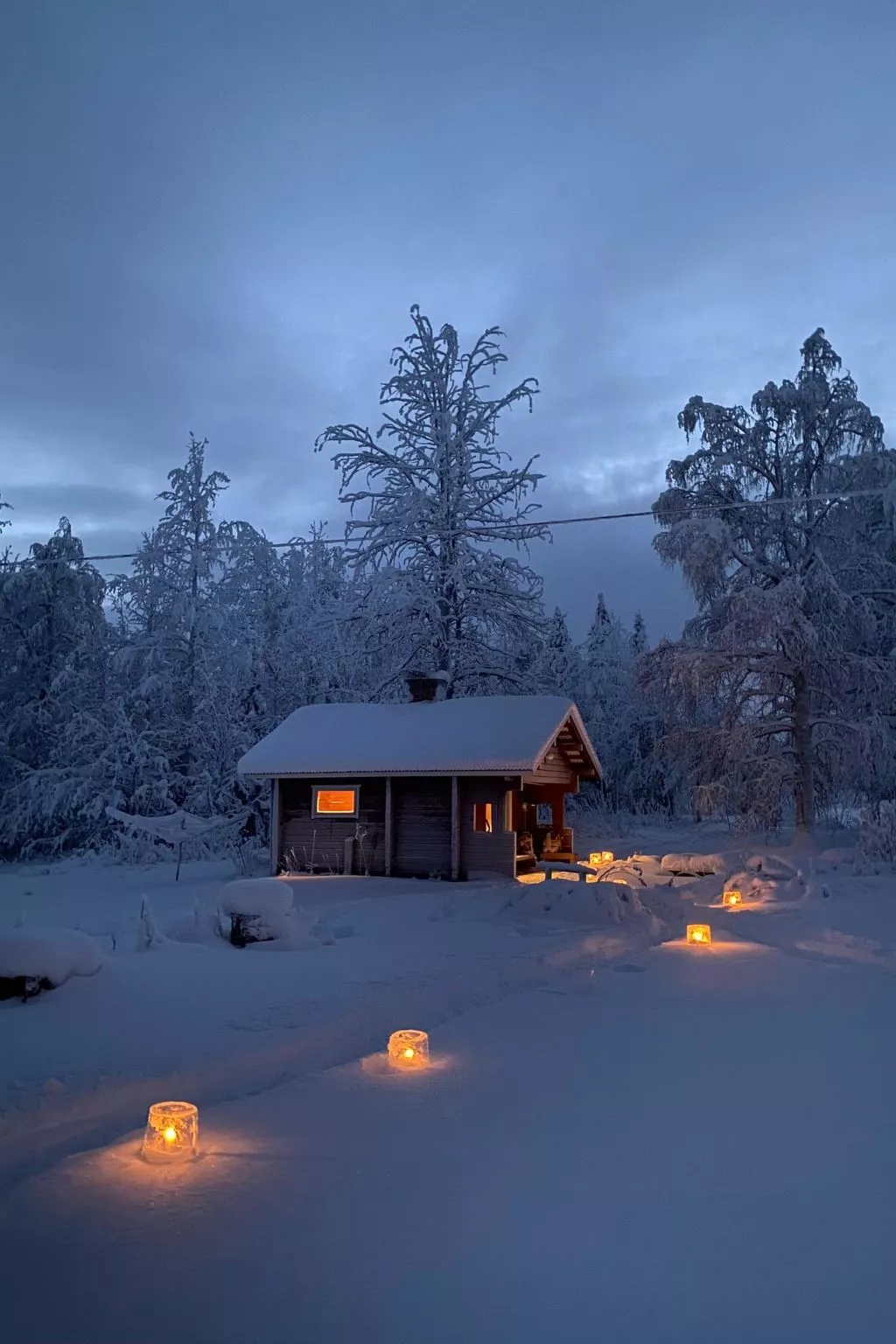 Laattajan hirsipirtti - Dedans