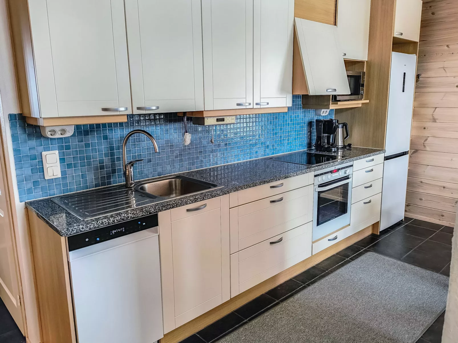 Pikku-pölly - Inside