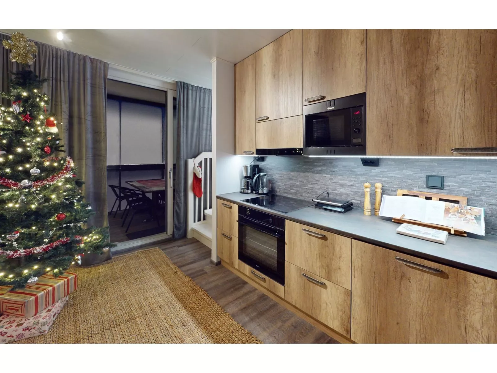 Röllimetsä d 11 - Drinnen