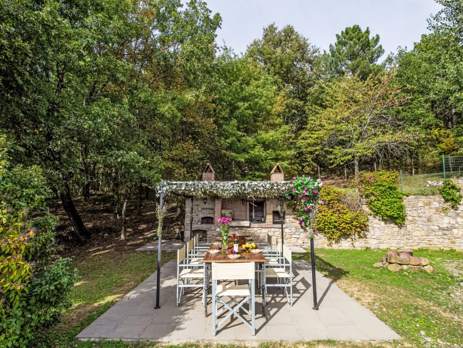 Villa Pruneto mit Pool in den Hügeln der Toskana - Draußen