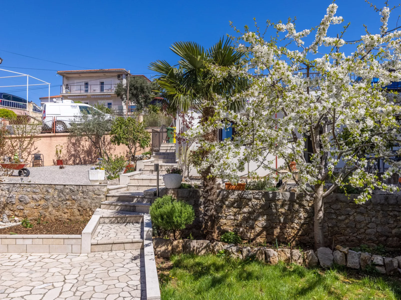 ROKO 1 / HR-08028-01 - Image-tags.info