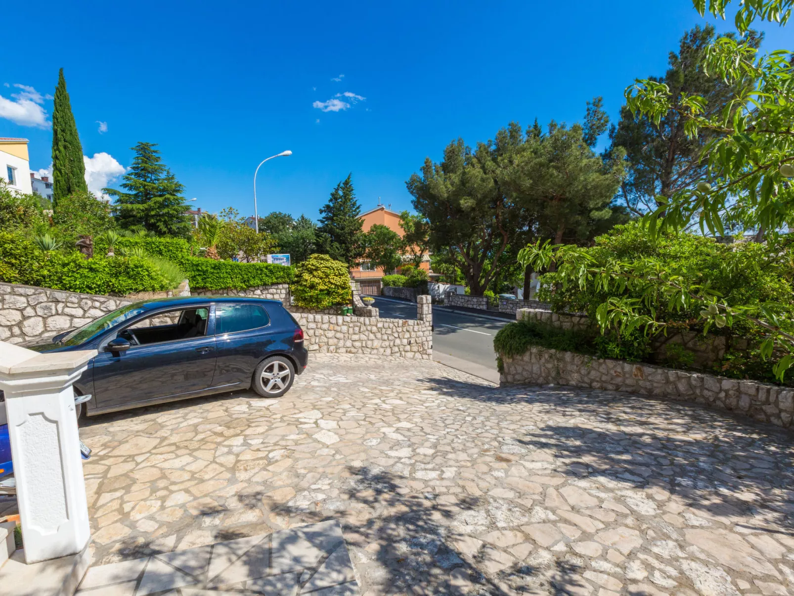 AKELAVA 1 / HR-05548-01 - Image-tags.info