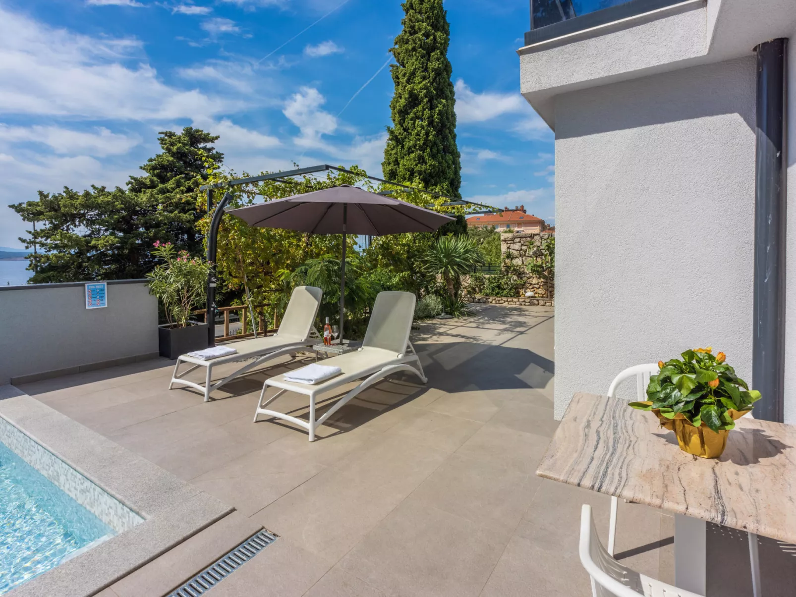 Holiday Oasis 1 - Helena / HR-10679-01 - Image-tags.info