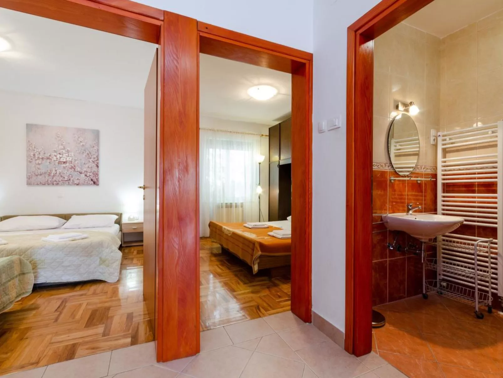 LAURA 3 / HR-05492-03 - Image-tags.info