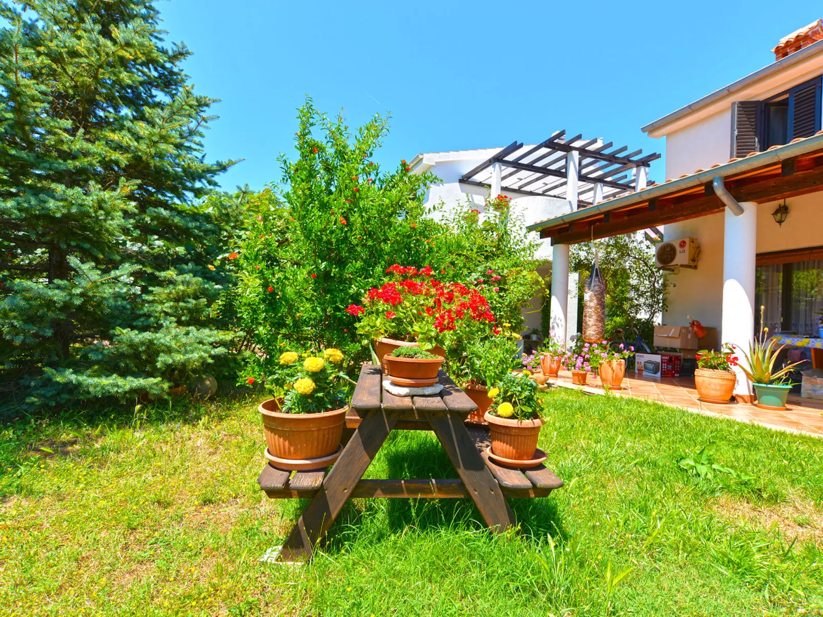 Apartment 1925 - Outside