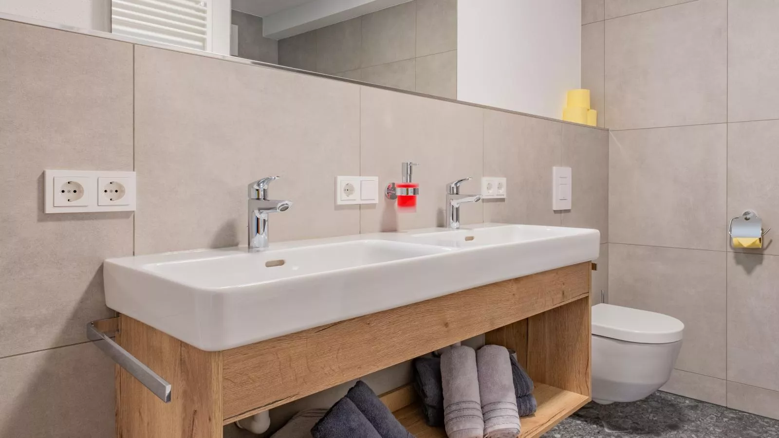 Blick ins Salzachtal-Bathroom