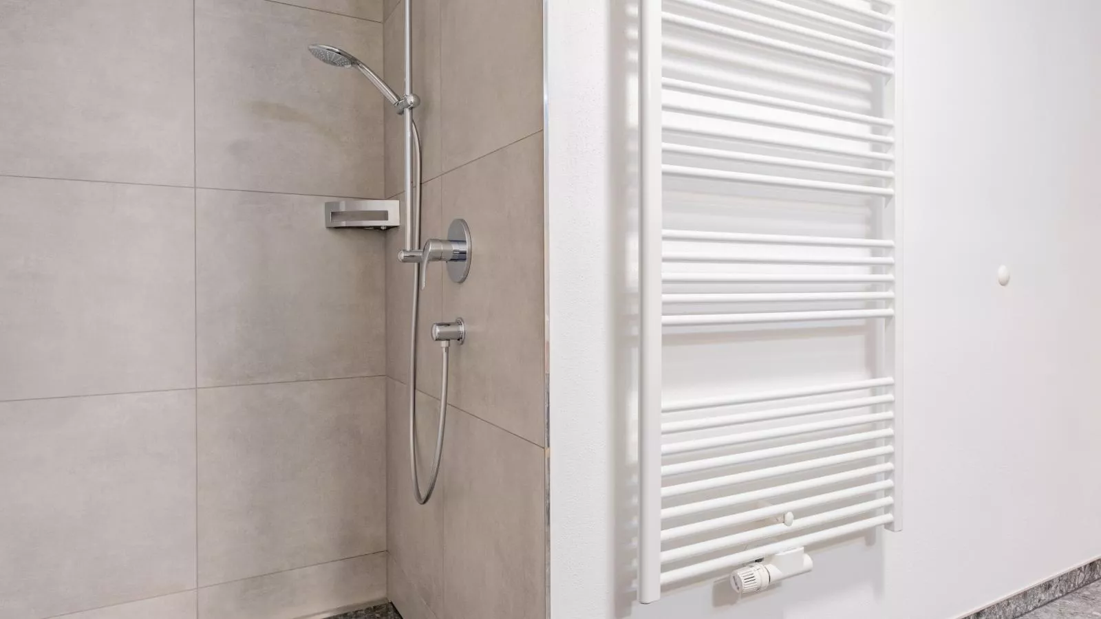 Blick ins Salzachtal-Bathroom