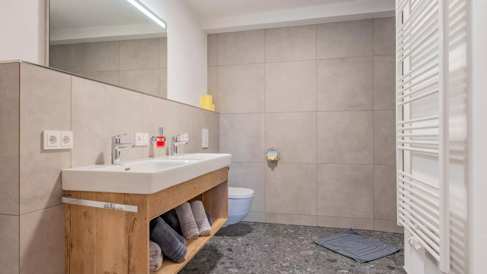 Blick ins Salzachtal-Bathroom