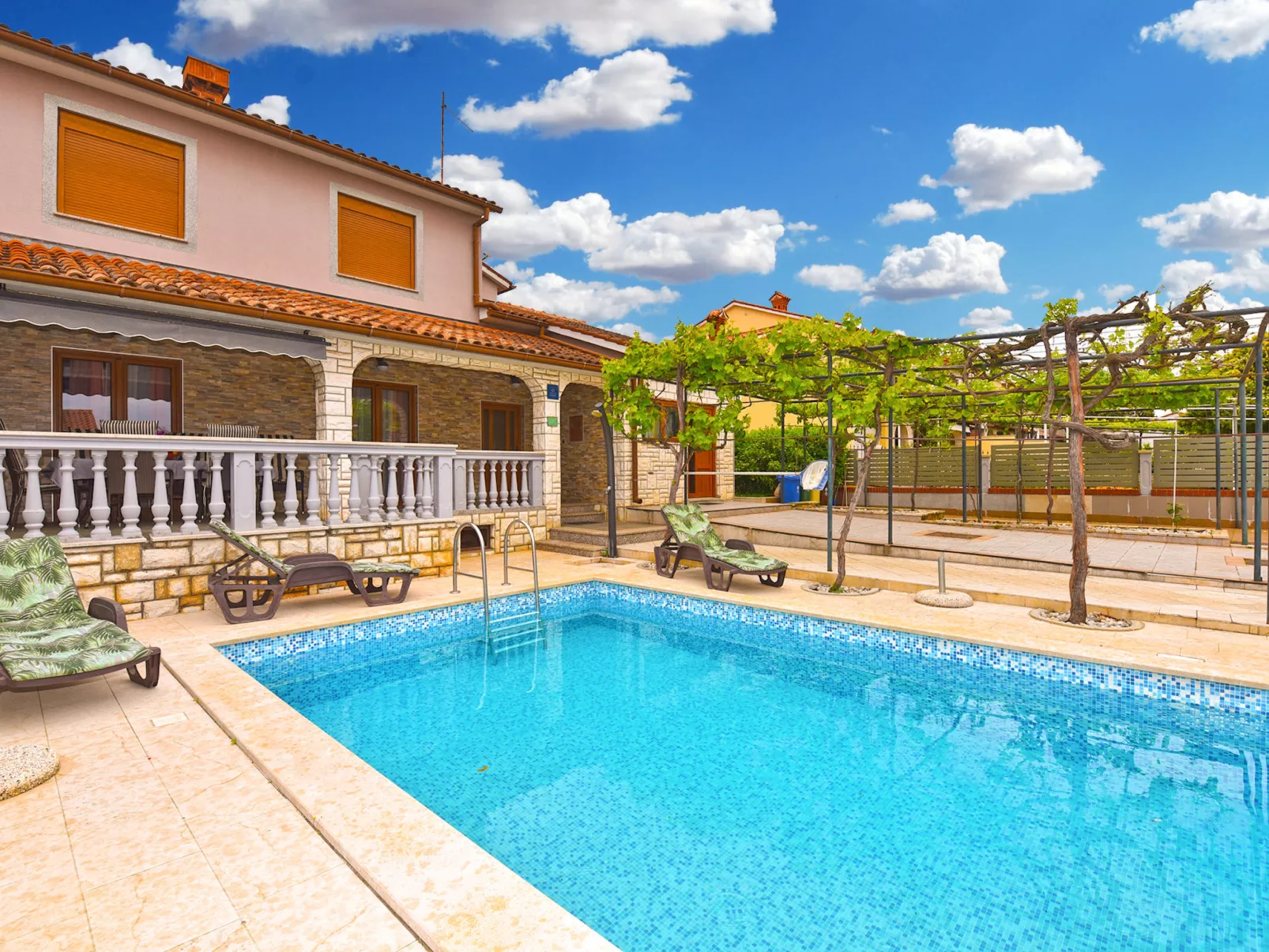 House 2322 - Image-tags.info