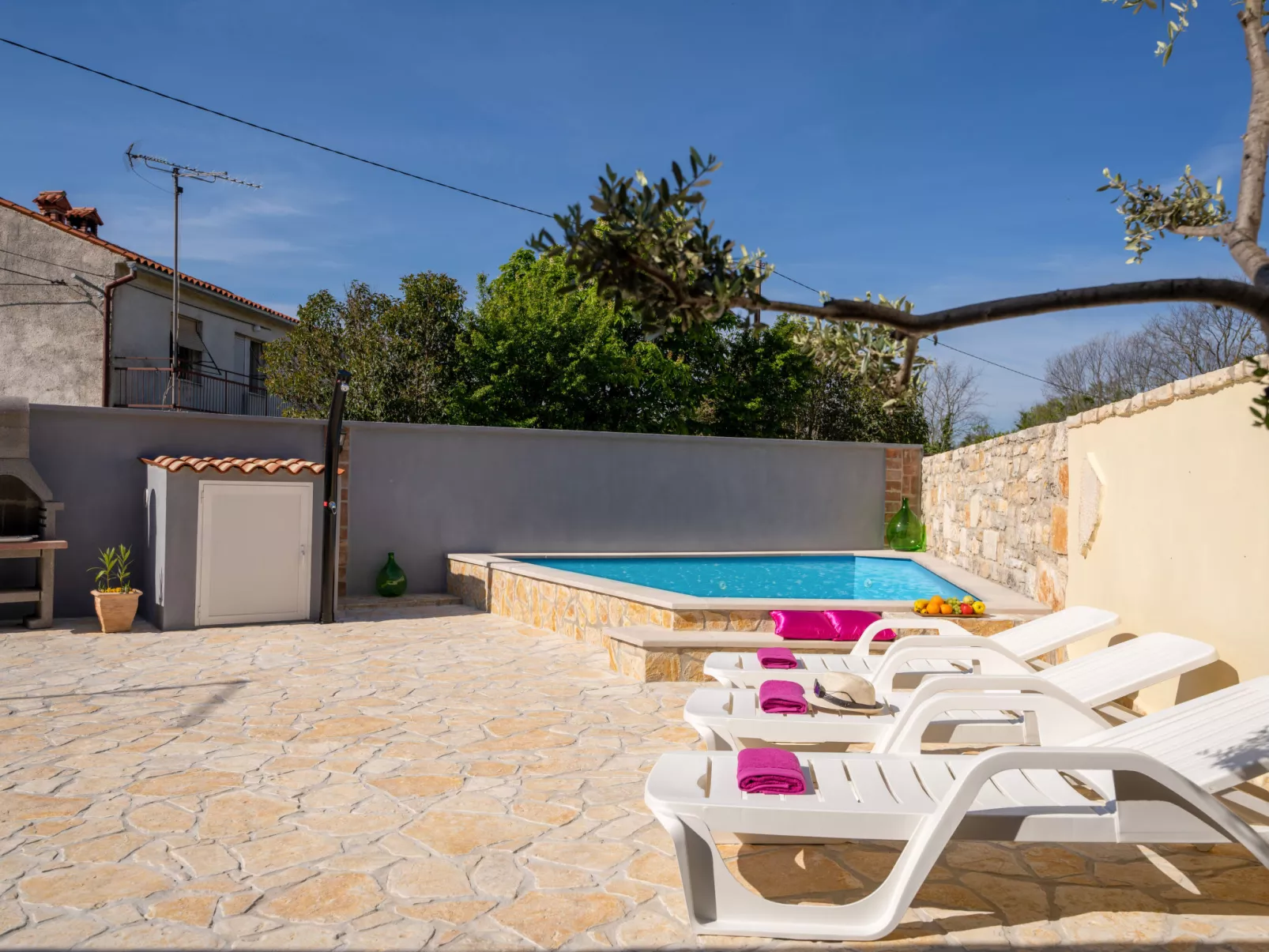 House 2214 - Image-tags.info