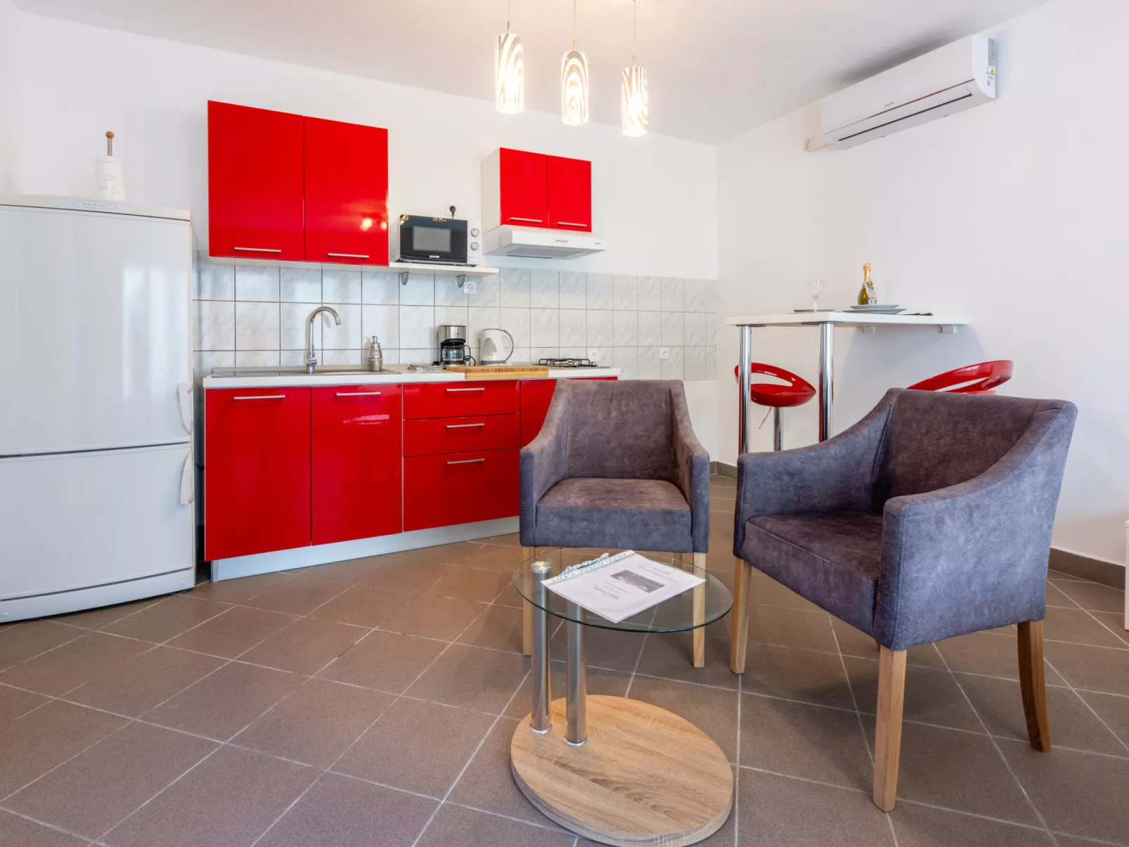 TOMIC A MAZURANICA studio / HR-09435-03 - Dedans