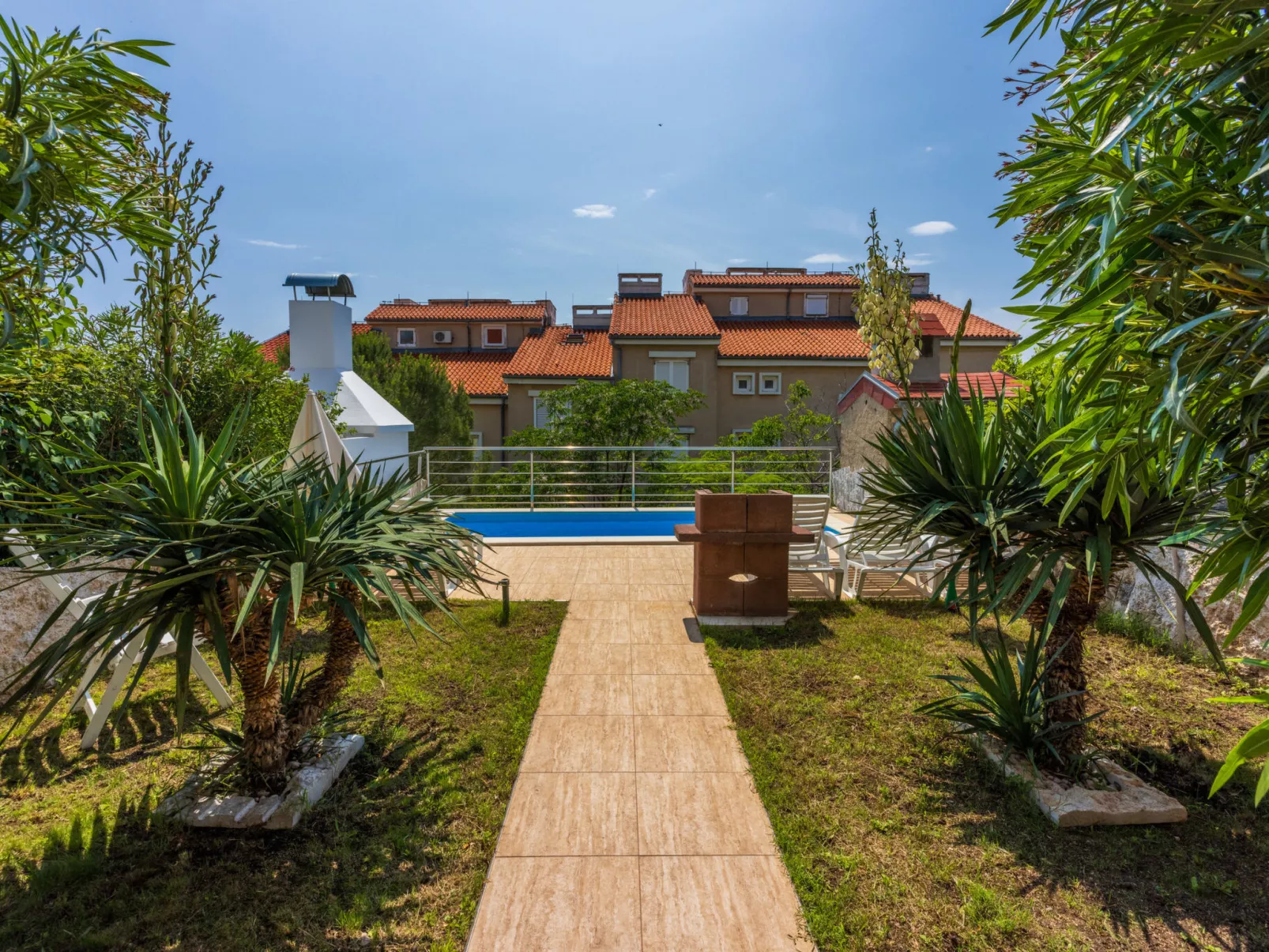 ABERT SUSI / HR-05640-01 - Image-tags.info