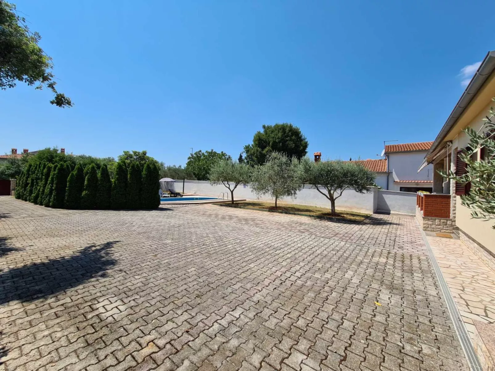 House 333 - Draußen