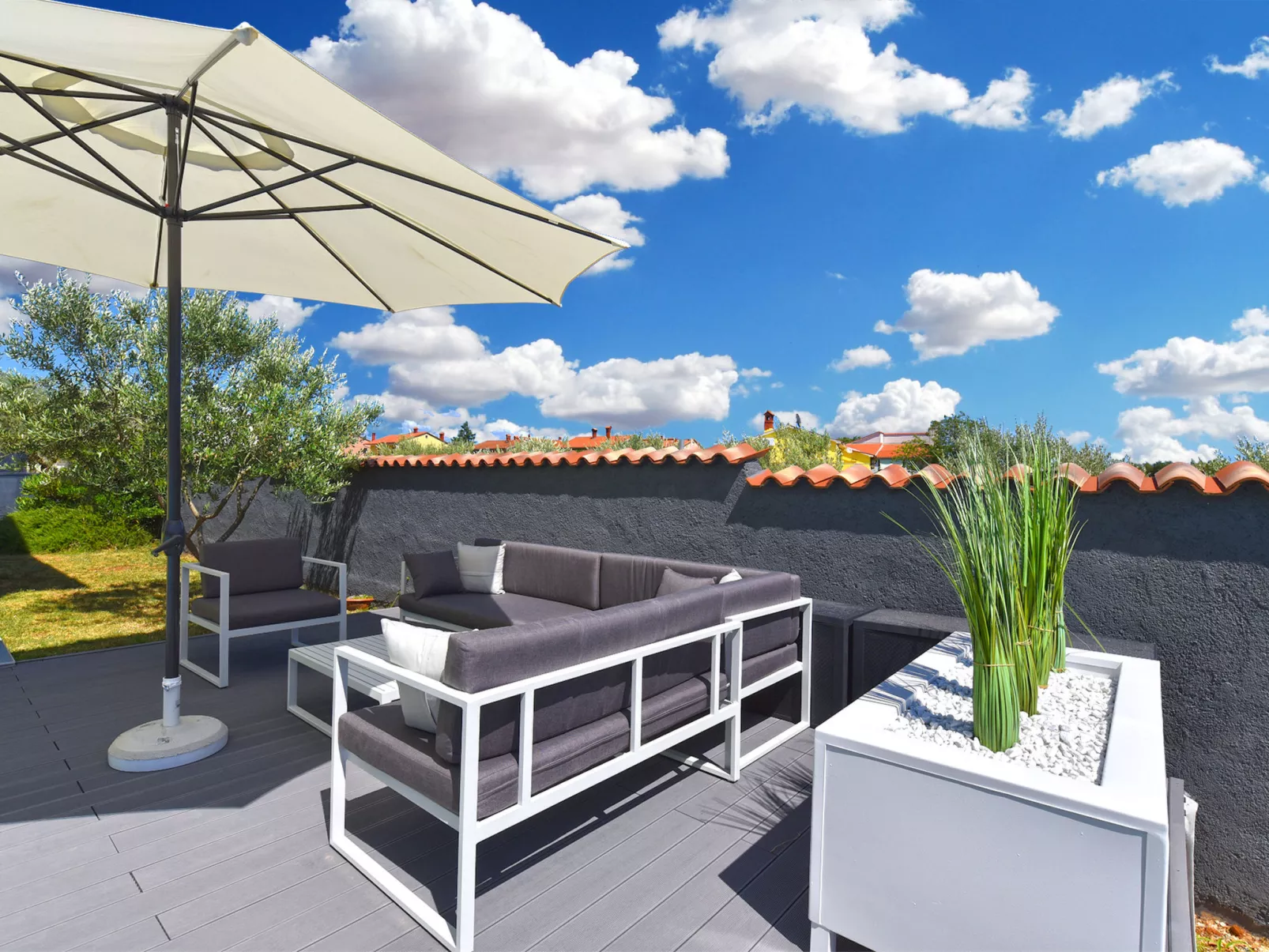 Villa 2115 - Draußen