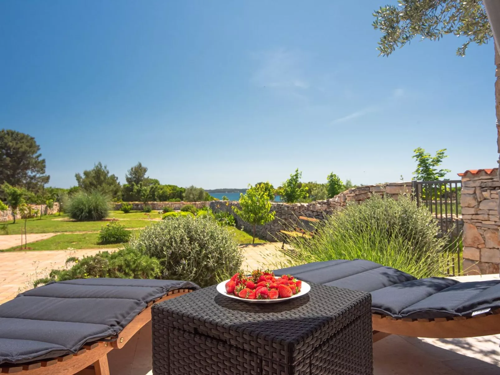 Villa Emily - Image-tags.info