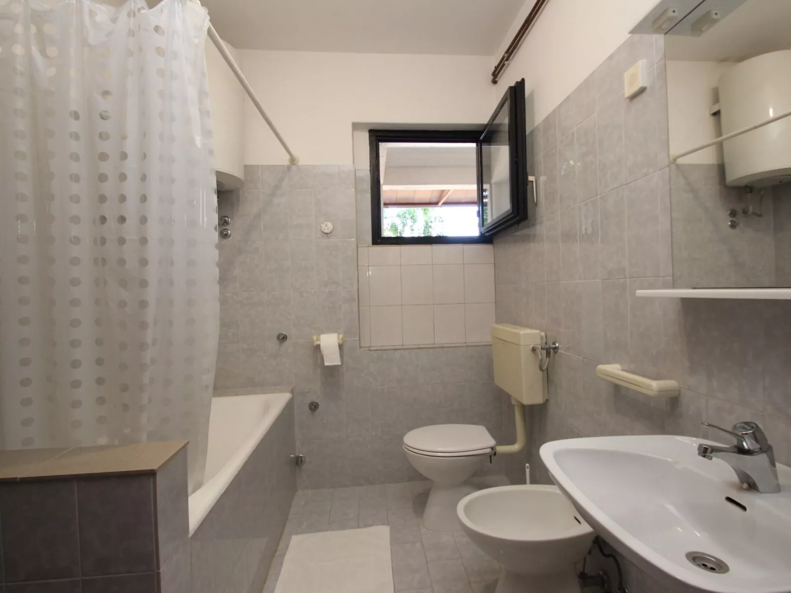 Apartment Sasa B4 / HR-11069-01 - Image-tags.info