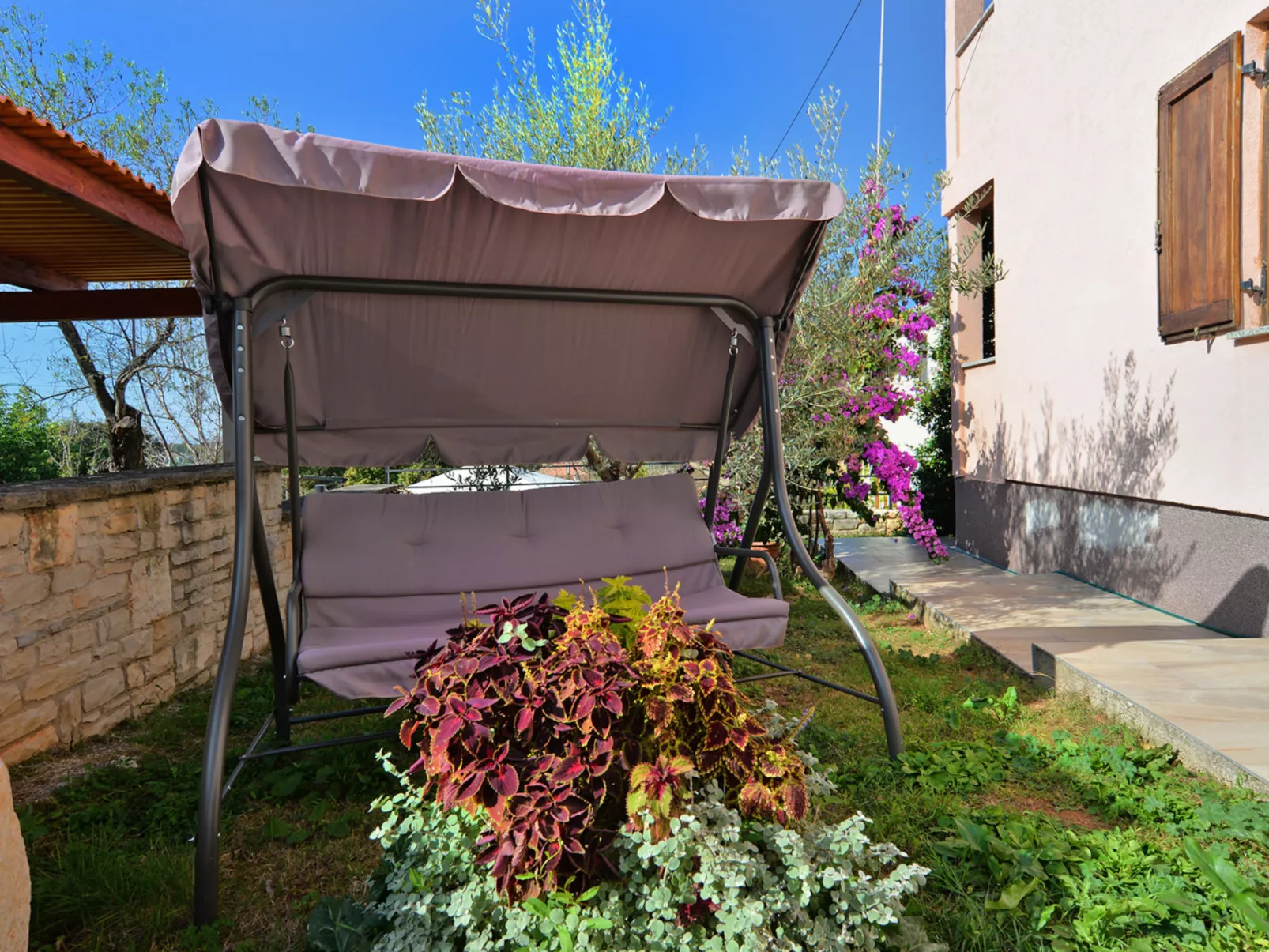 Apartment 1945 - Outside