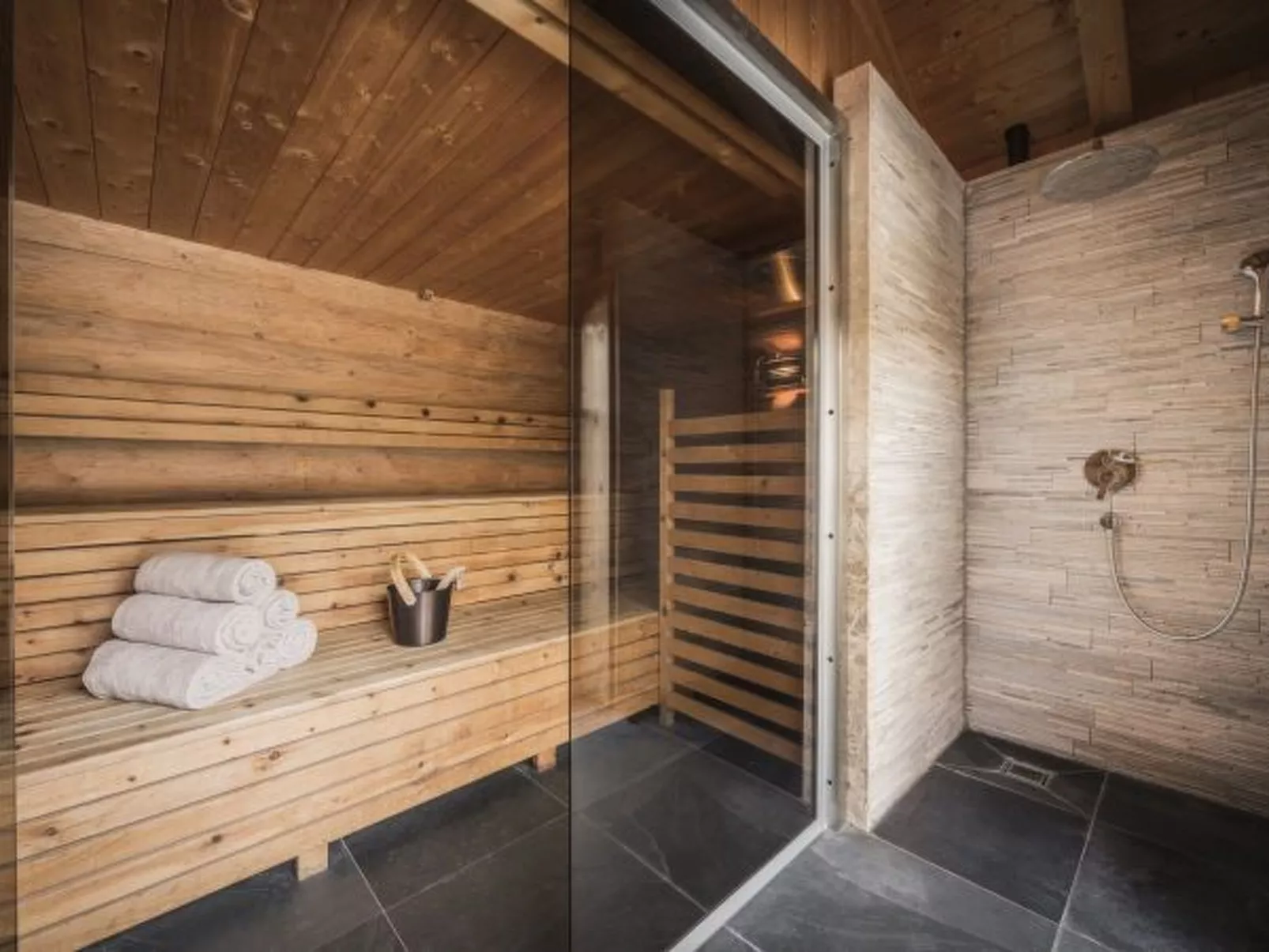 IM WEIDACH Haus 1 - Drinnen