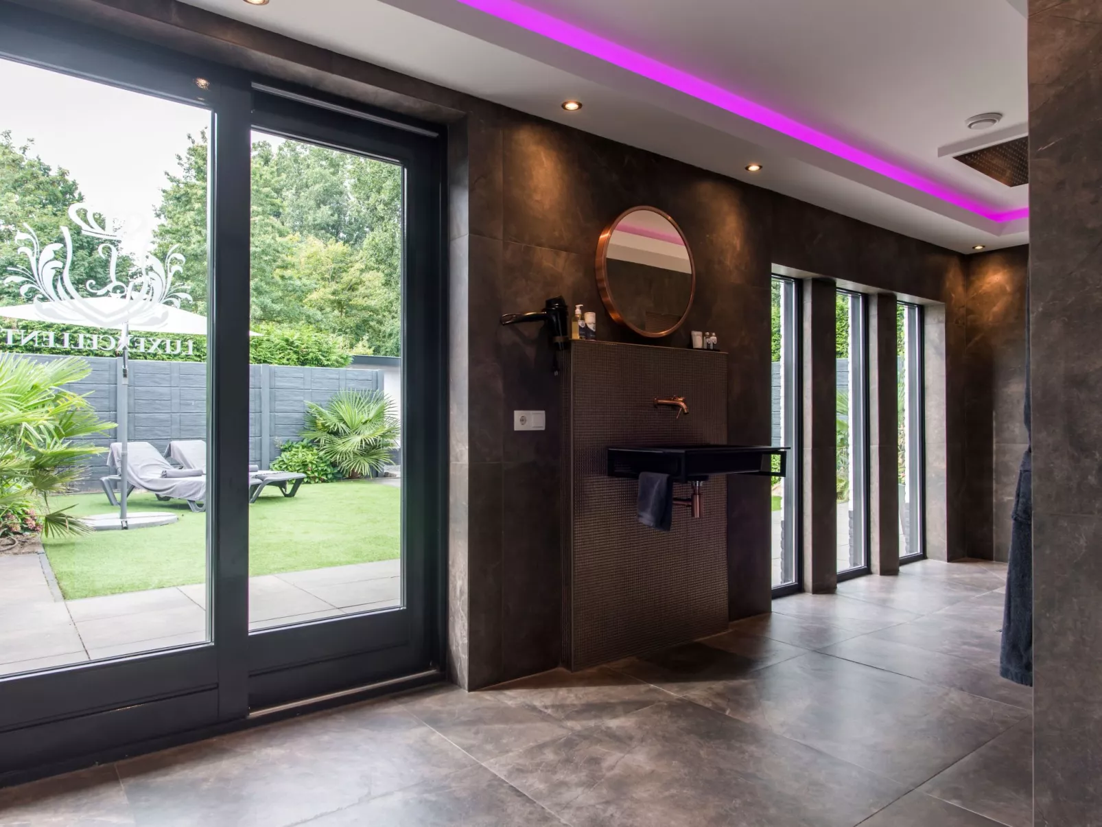 Love Suite - Drinnen