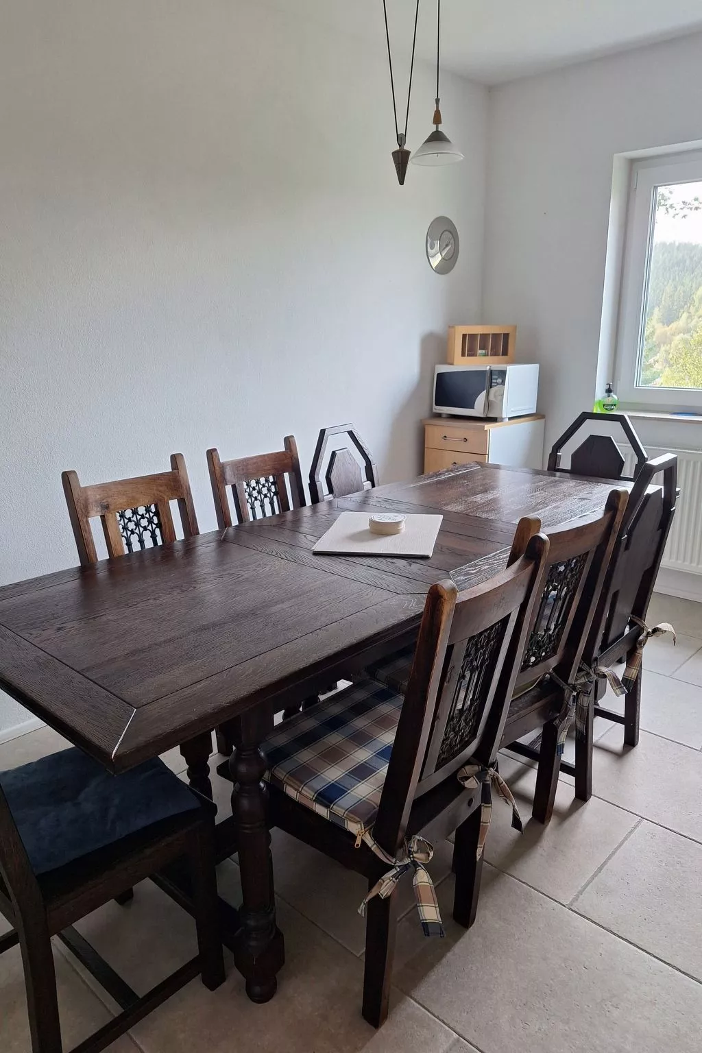 Gästezimmer mit Blick auf die Berge - Drinnen