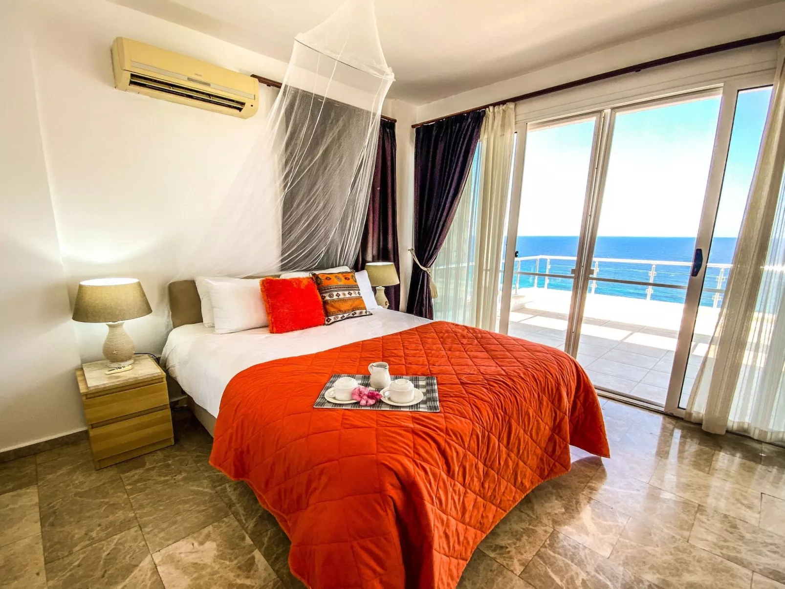 Villa "Meerblick" mit Infinity-Pool - Drinnen