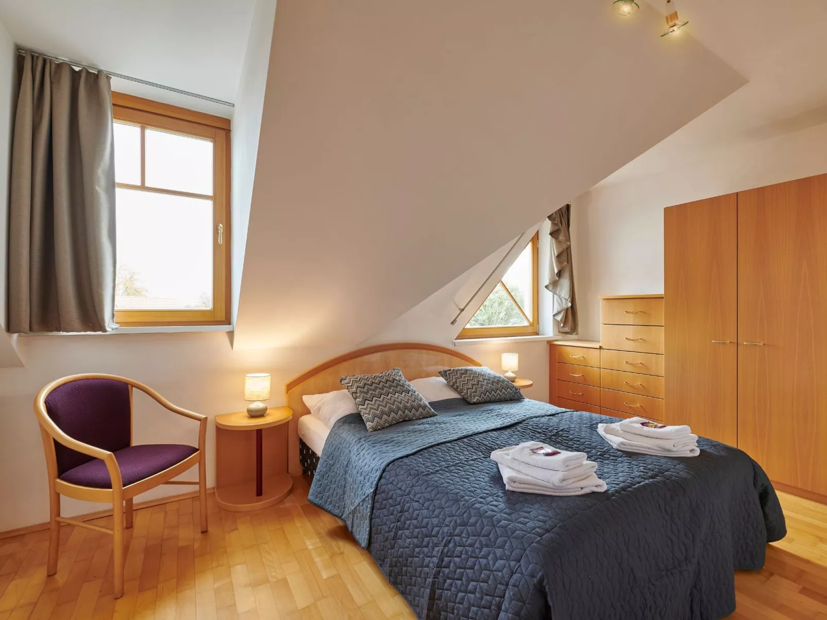 DAS BURGENNEST - Drinnen