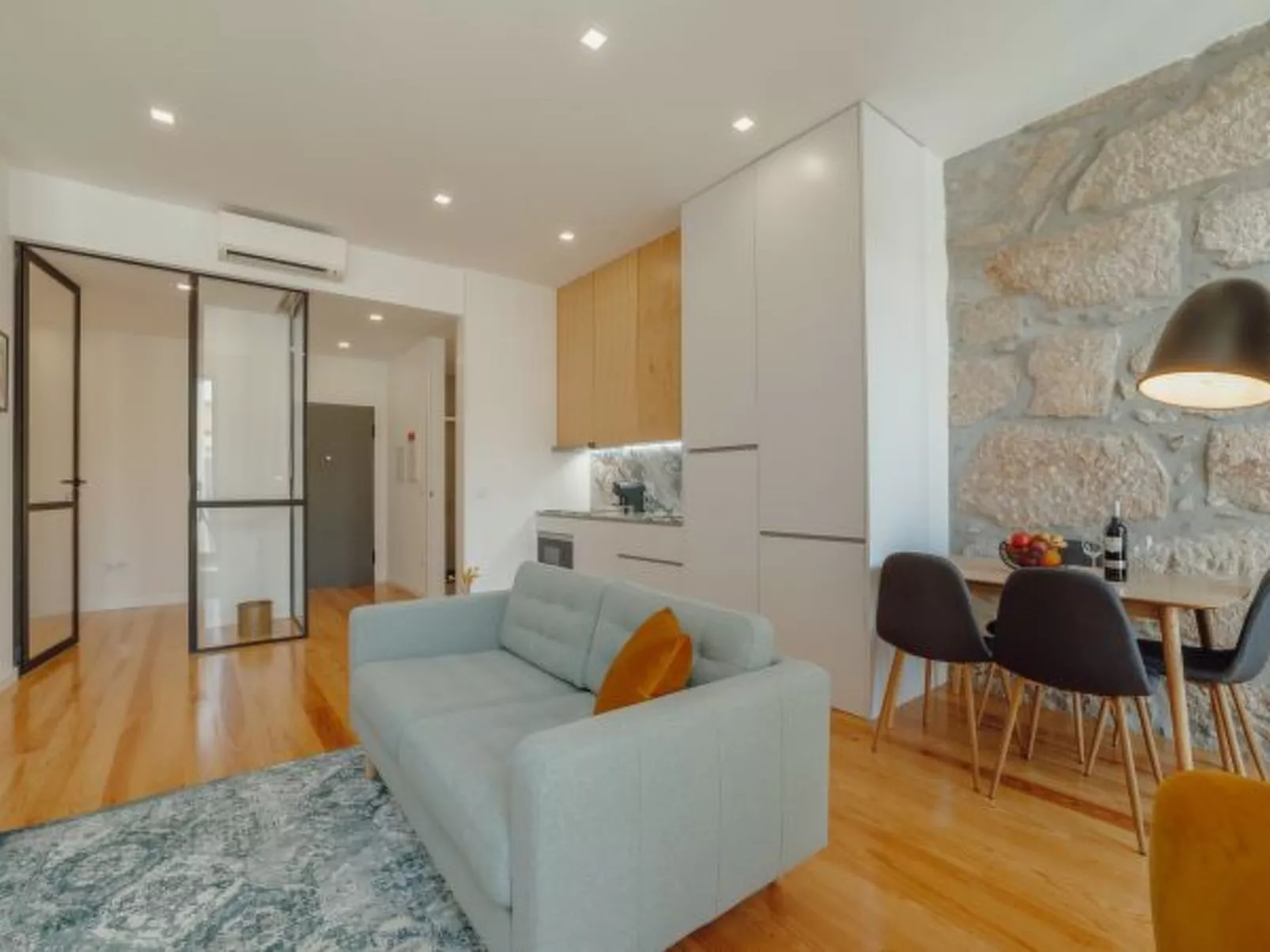 COURTYARD OPORTO DESIGN APARTMENT E - Inside