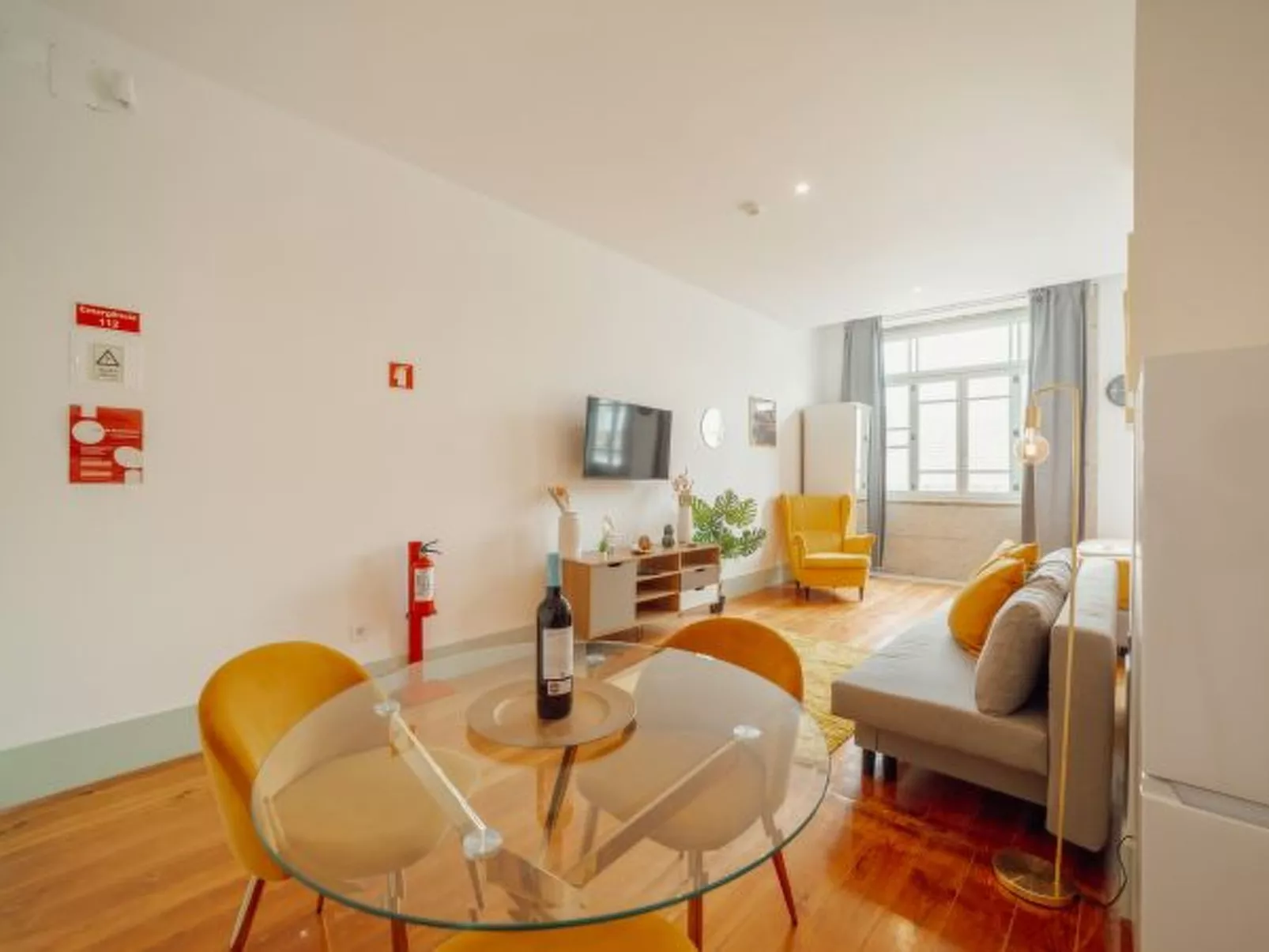 DOWNTOWN SUITE E by VACATIONY - Drinnen