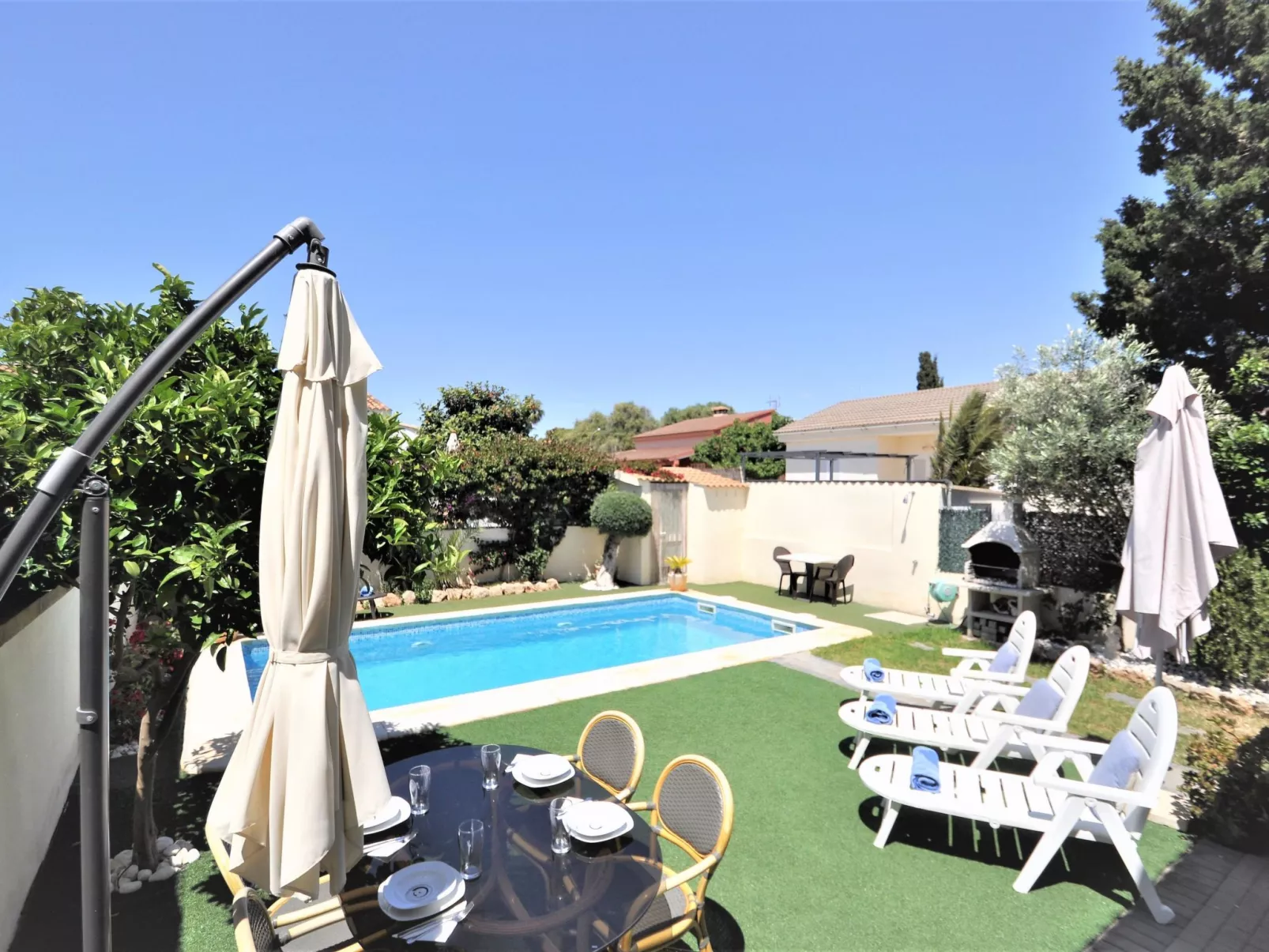 VILLA HUGO Casa en zona residencial tranquila Bahía Grande con Piscina Privada. - Outside