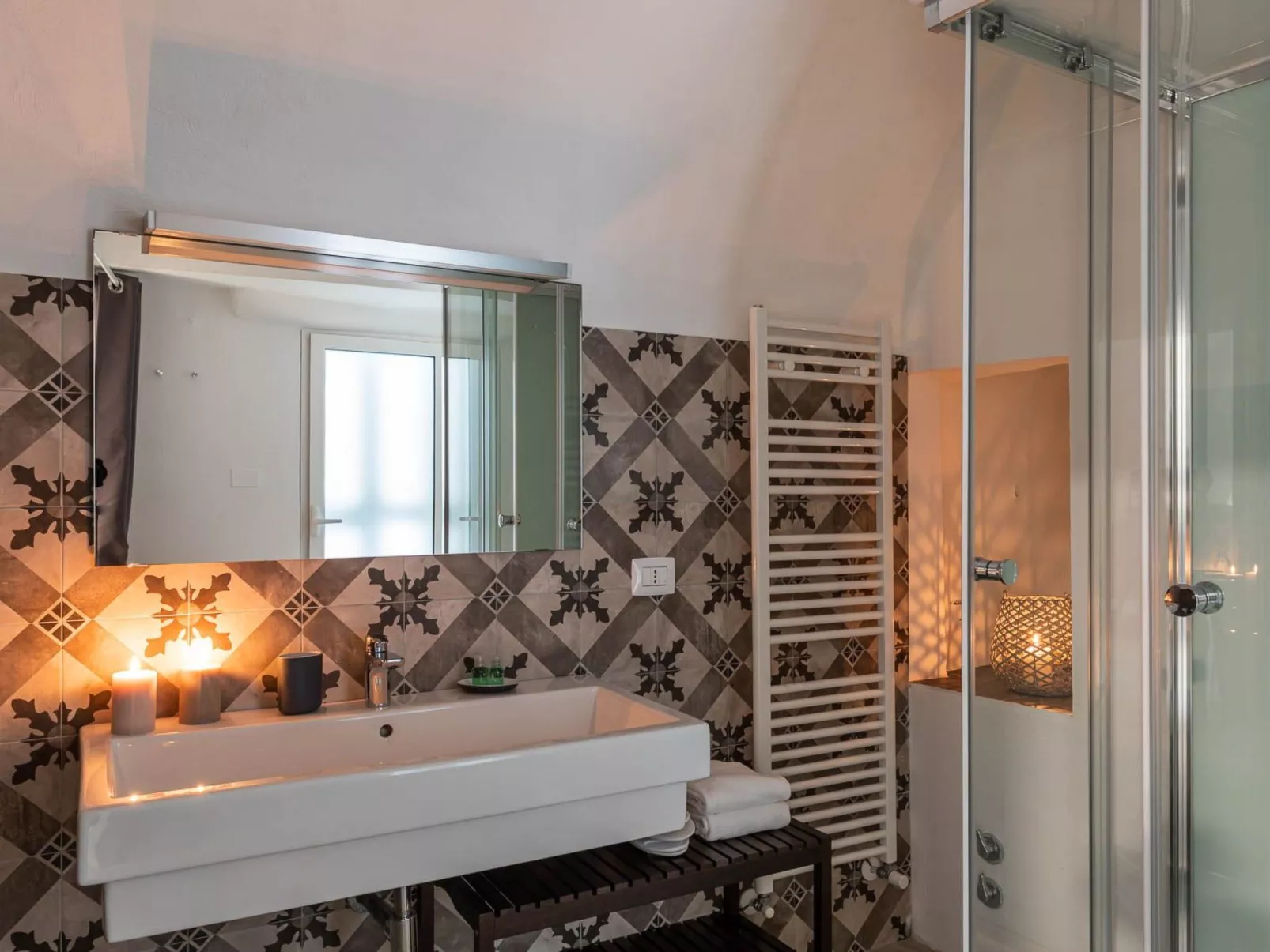 Scirocco - centro storico vicino al mare - Drinnen