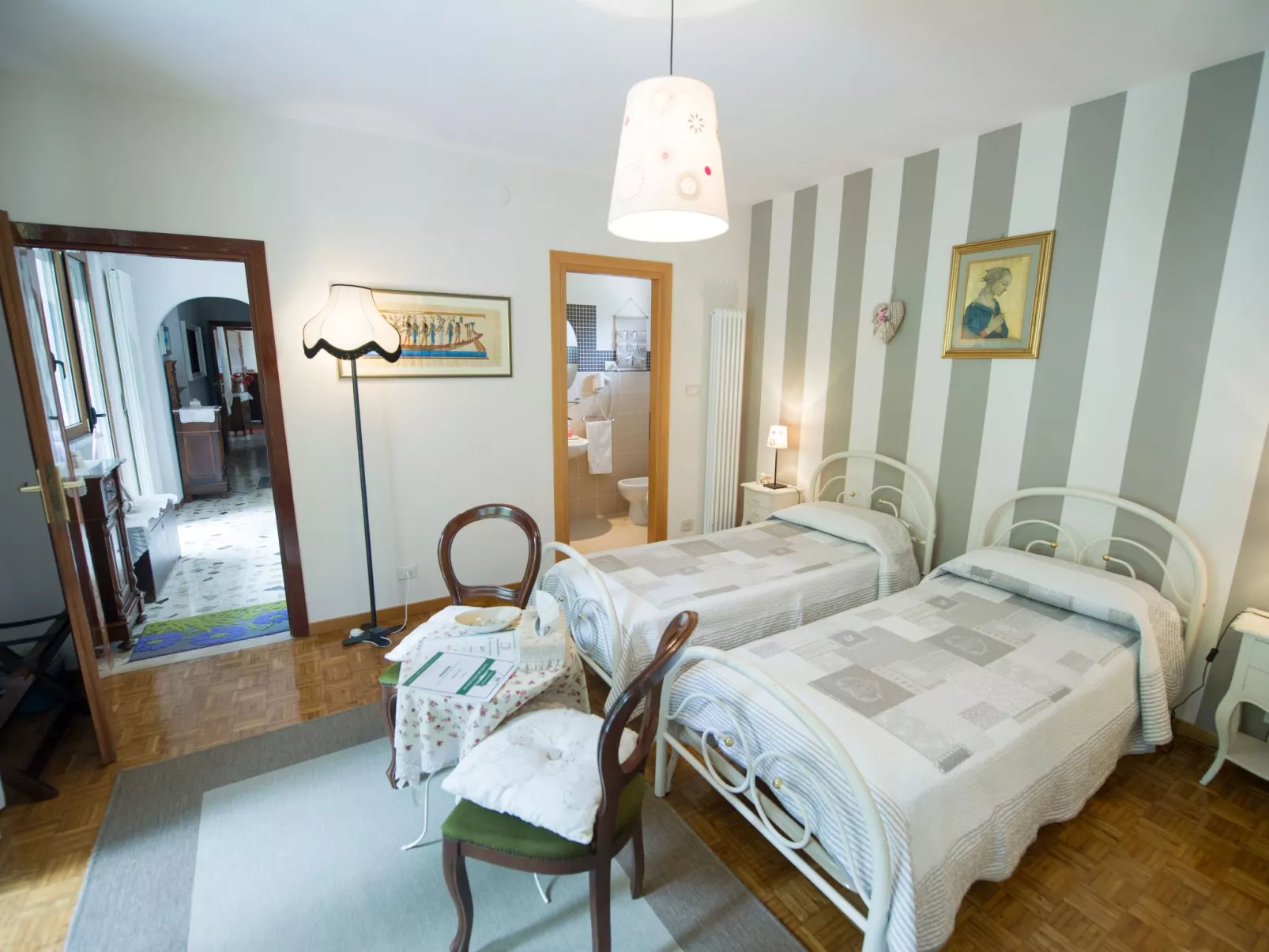 Ferienzimmer 'Flower Room - Drinnen