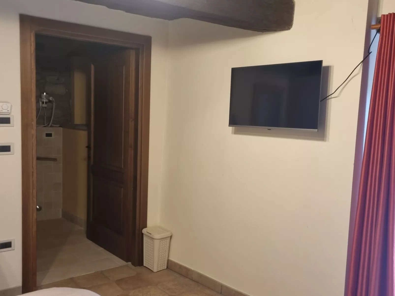 Rustikales und charmantes Doppelzimmer "Olmo Gentile" - Inside